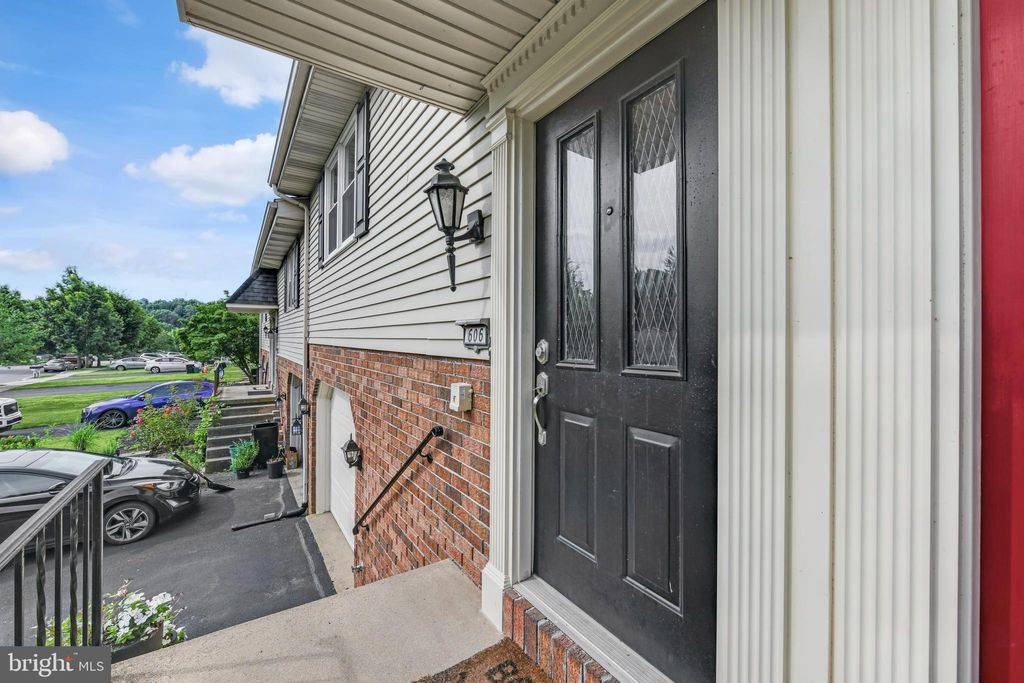 Photo of 606 S Cedar Street, LITITZ, PA 17543 (MLS # PALA2073202)