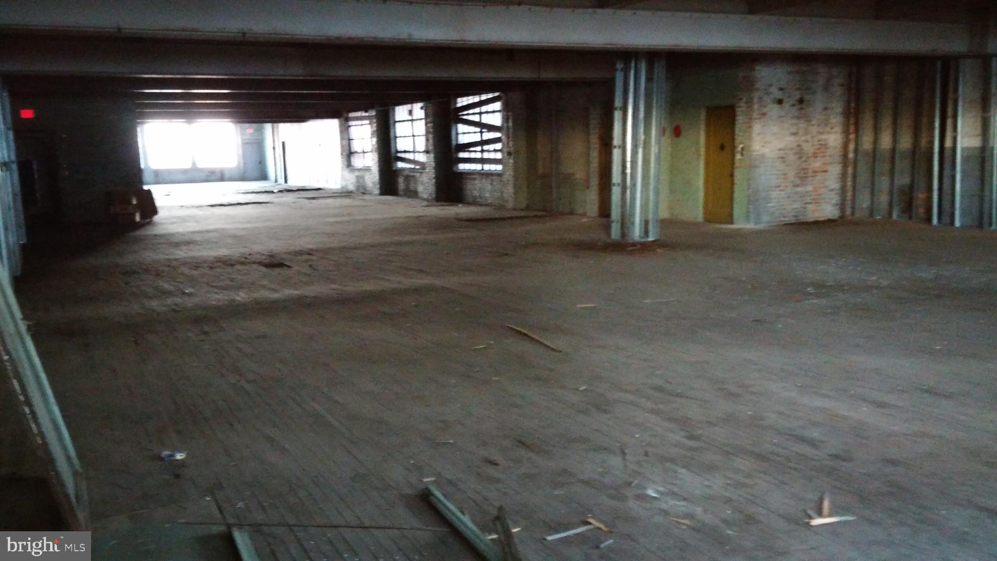 YORKTOWN - Commercial Sale