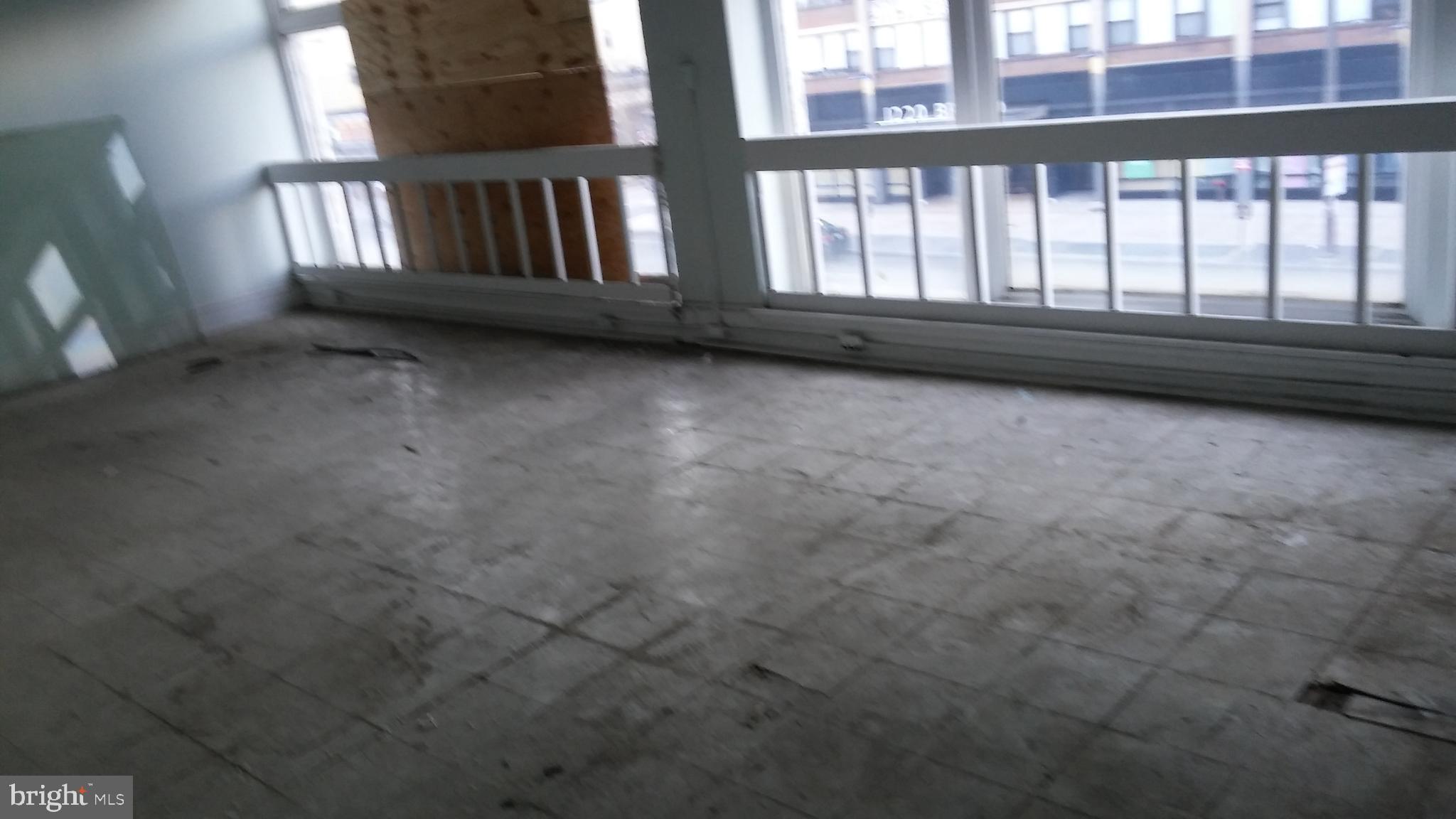 YORKTOWN - Commercial Sale