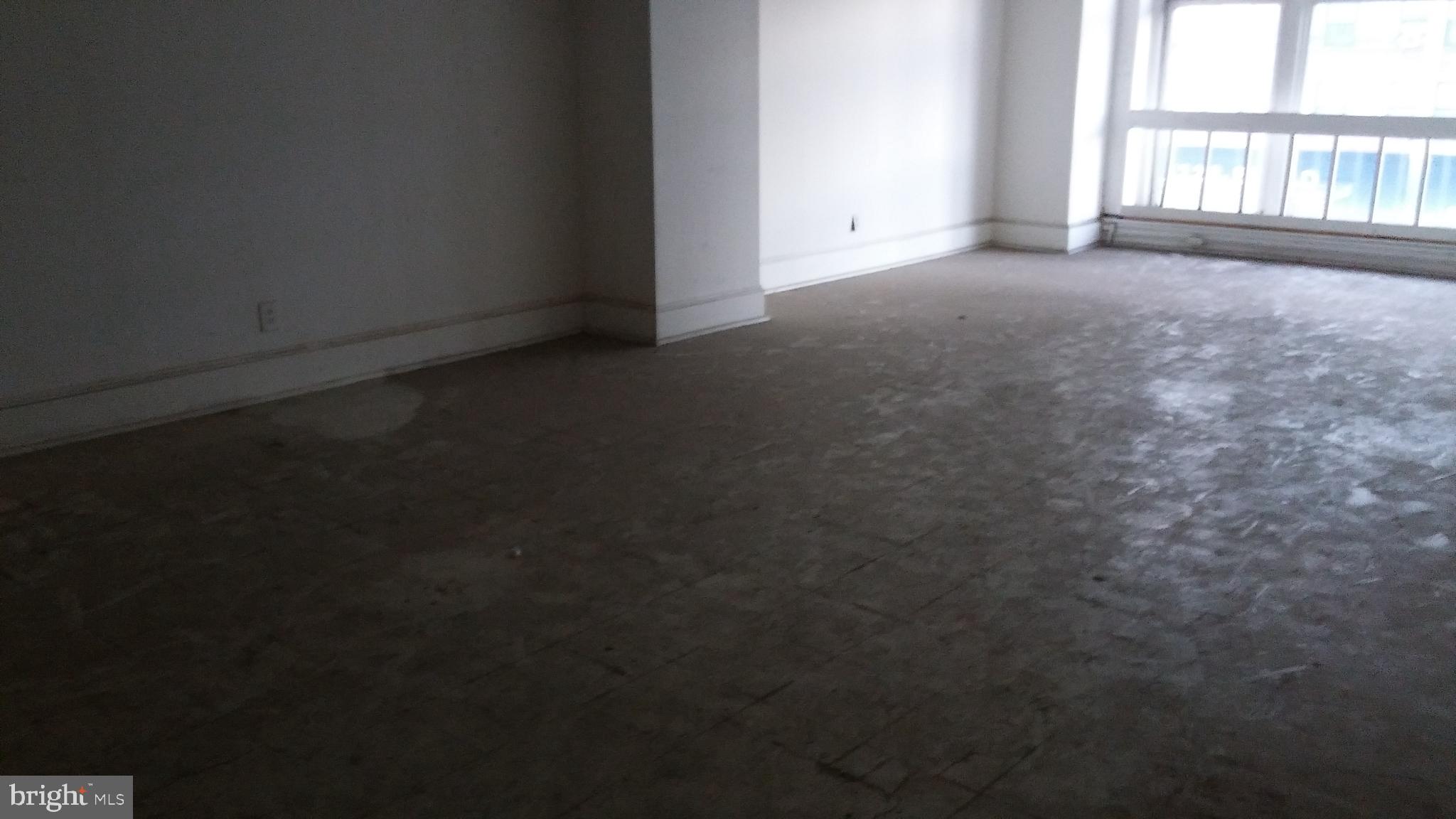 YORKTOWN - Commercial Sale