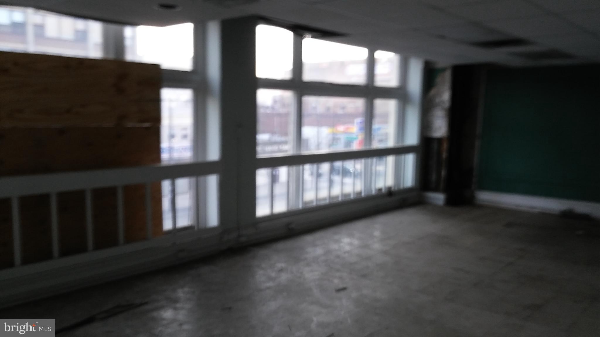 YORKTOWN - Commercial Sale