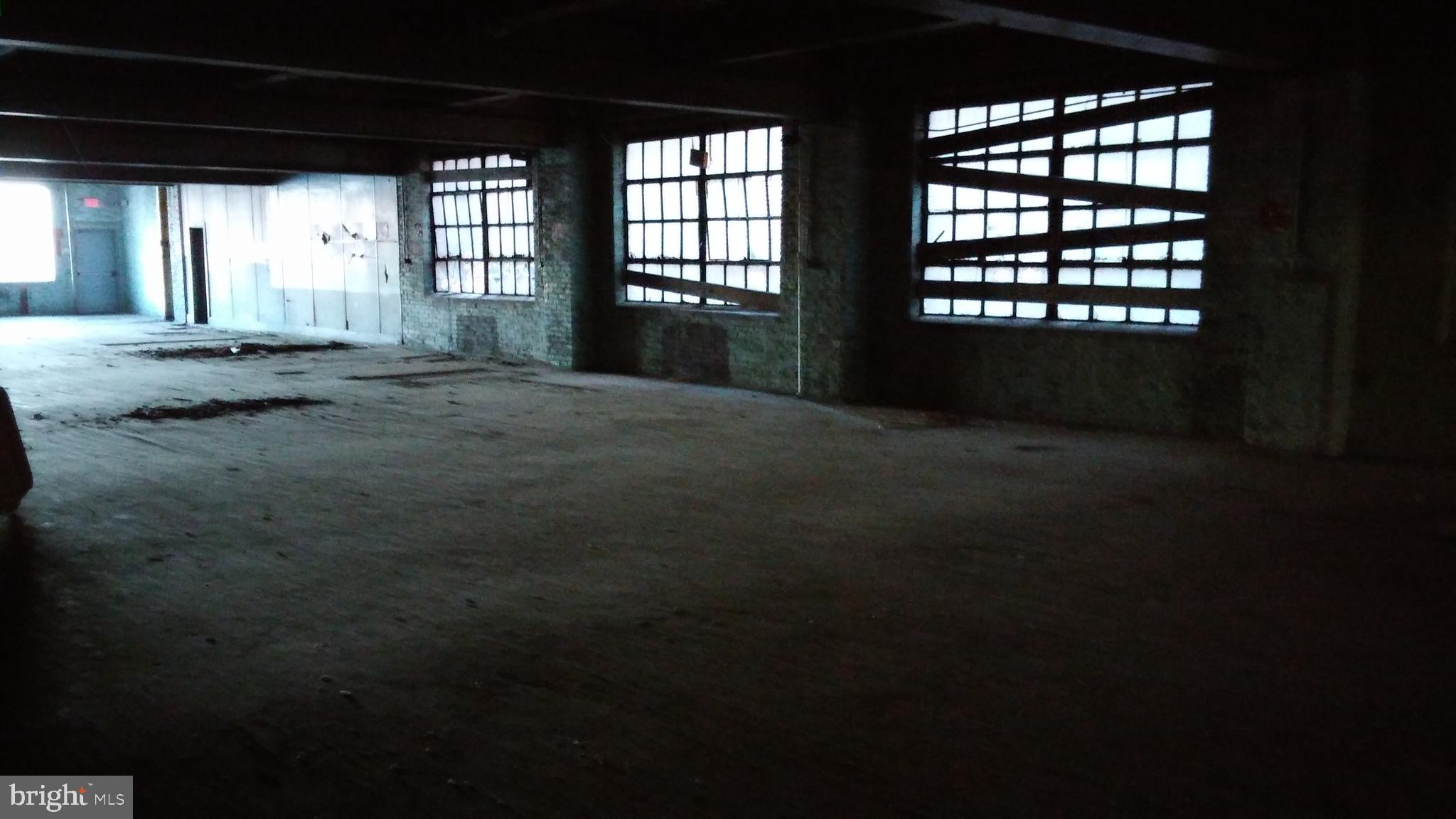YORKTOWN - Commercial Sale