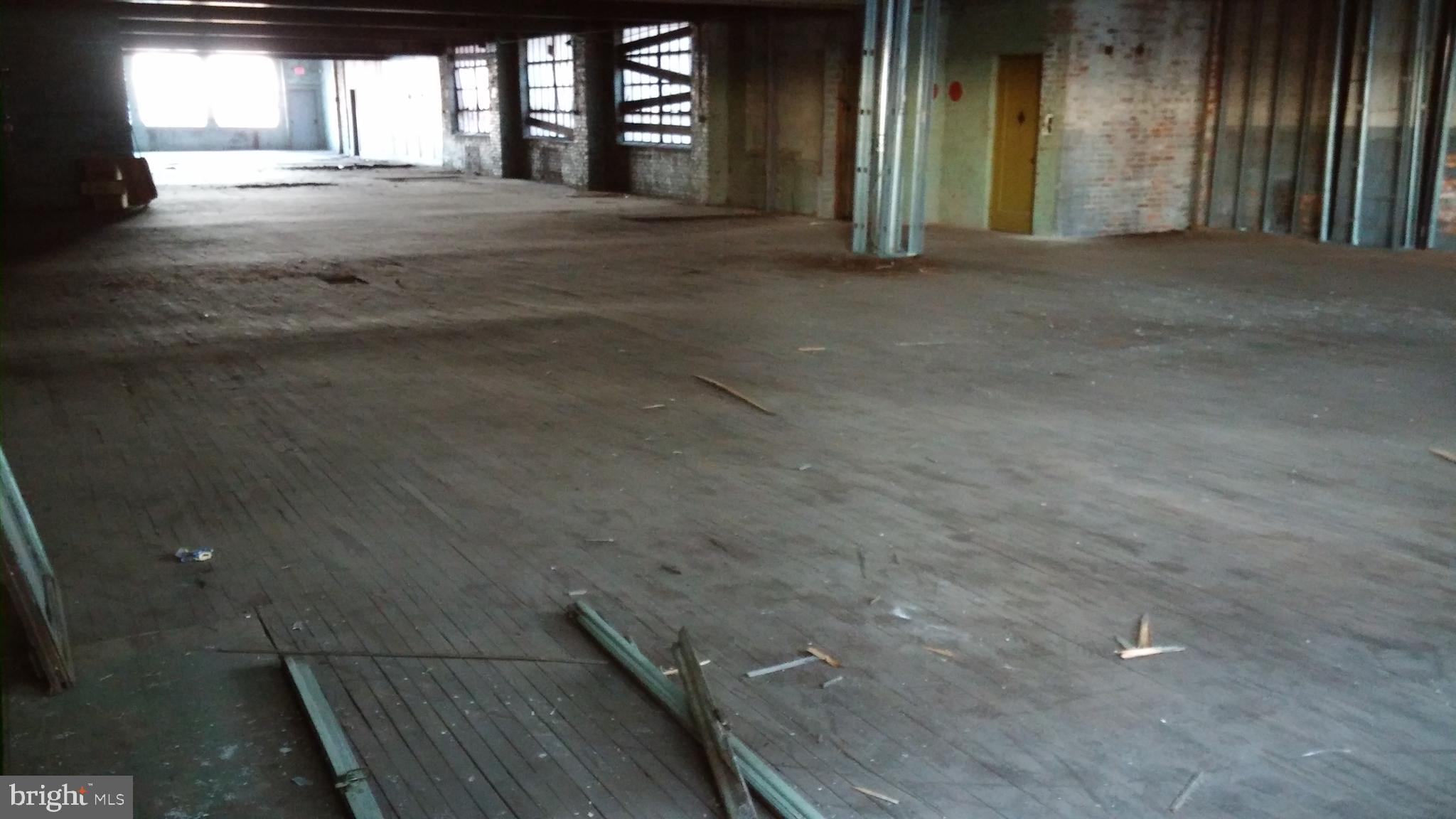 YORKTOWN - Commercial Sale