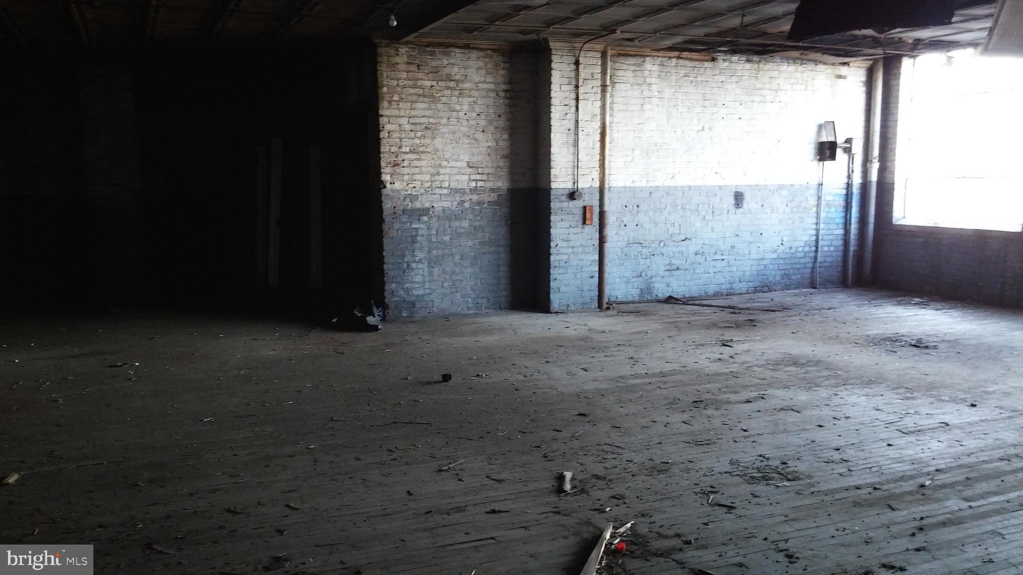 YORKTOWN - Commercial Sale