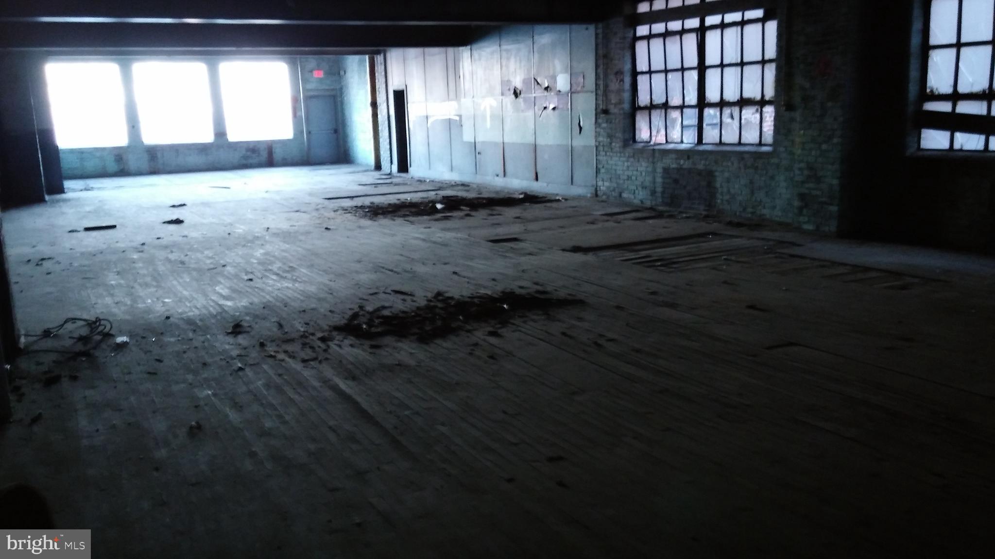 YORKTOWN - Commercial Sale