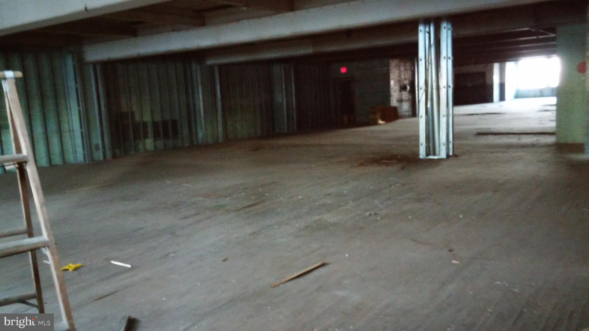 YORKTOWN - Commercial Sale