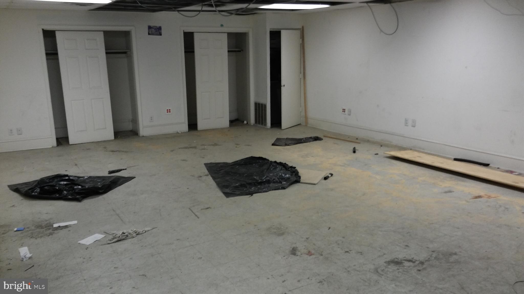 YORKTOWN - Commercial Sale