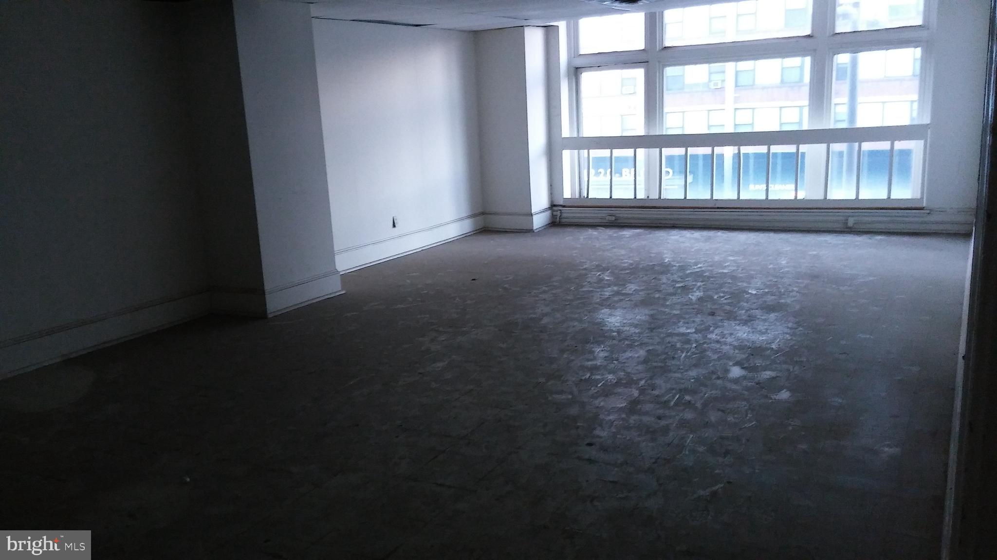 YORKTOWN - Commercial Sale