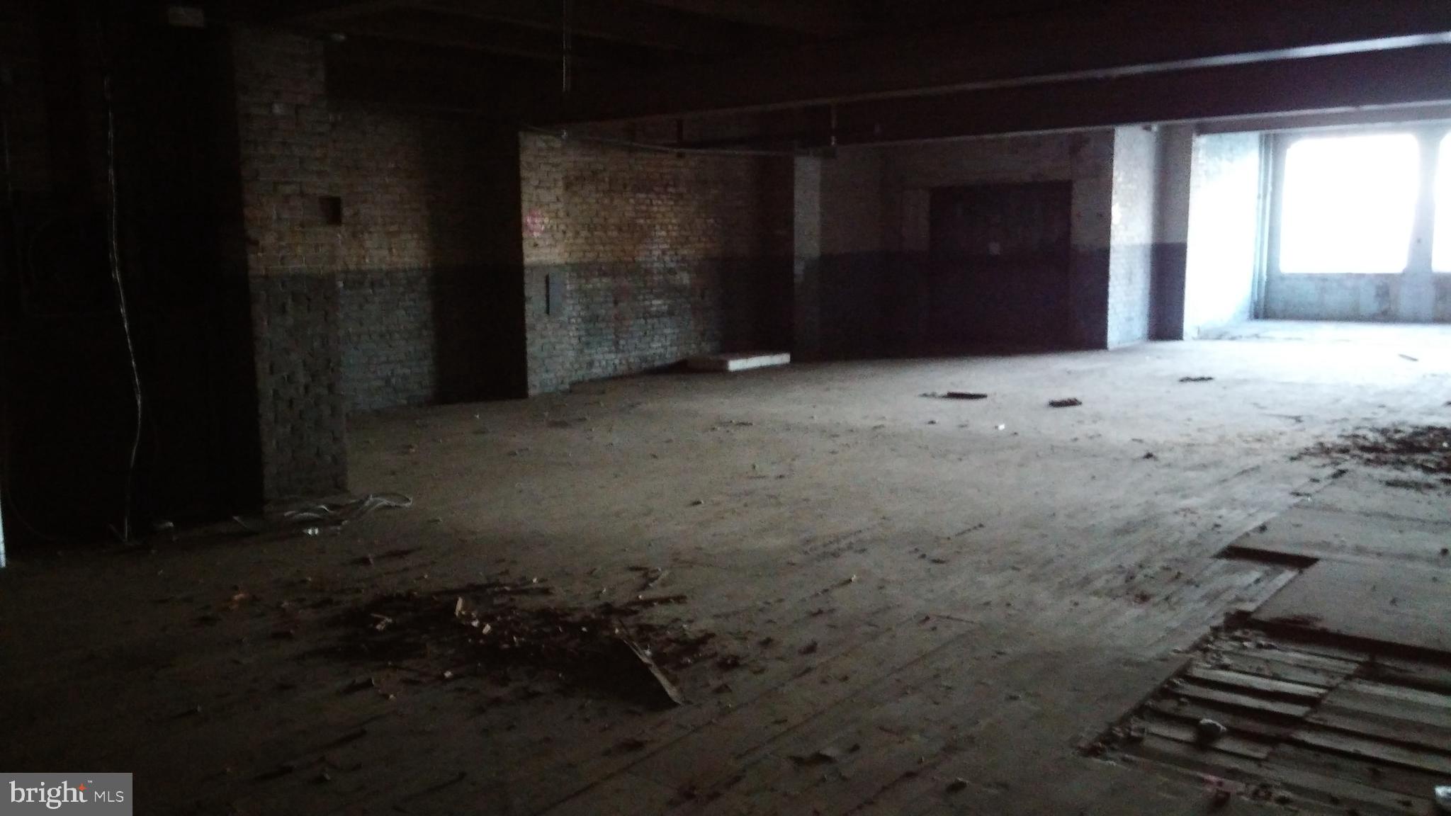 YORKTOWN - Commercial Sale