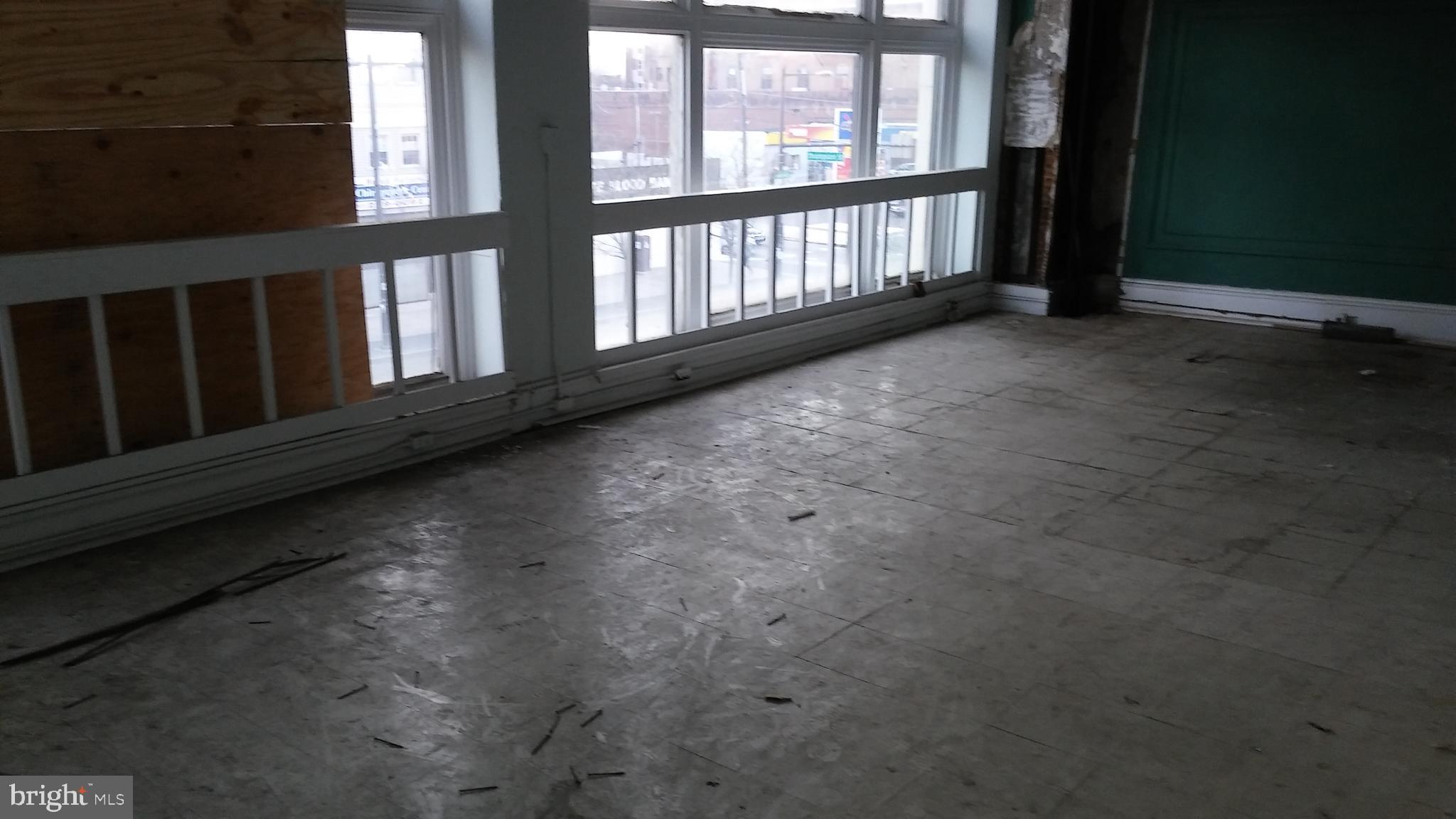 YORKTOWN - Commercial Sale
