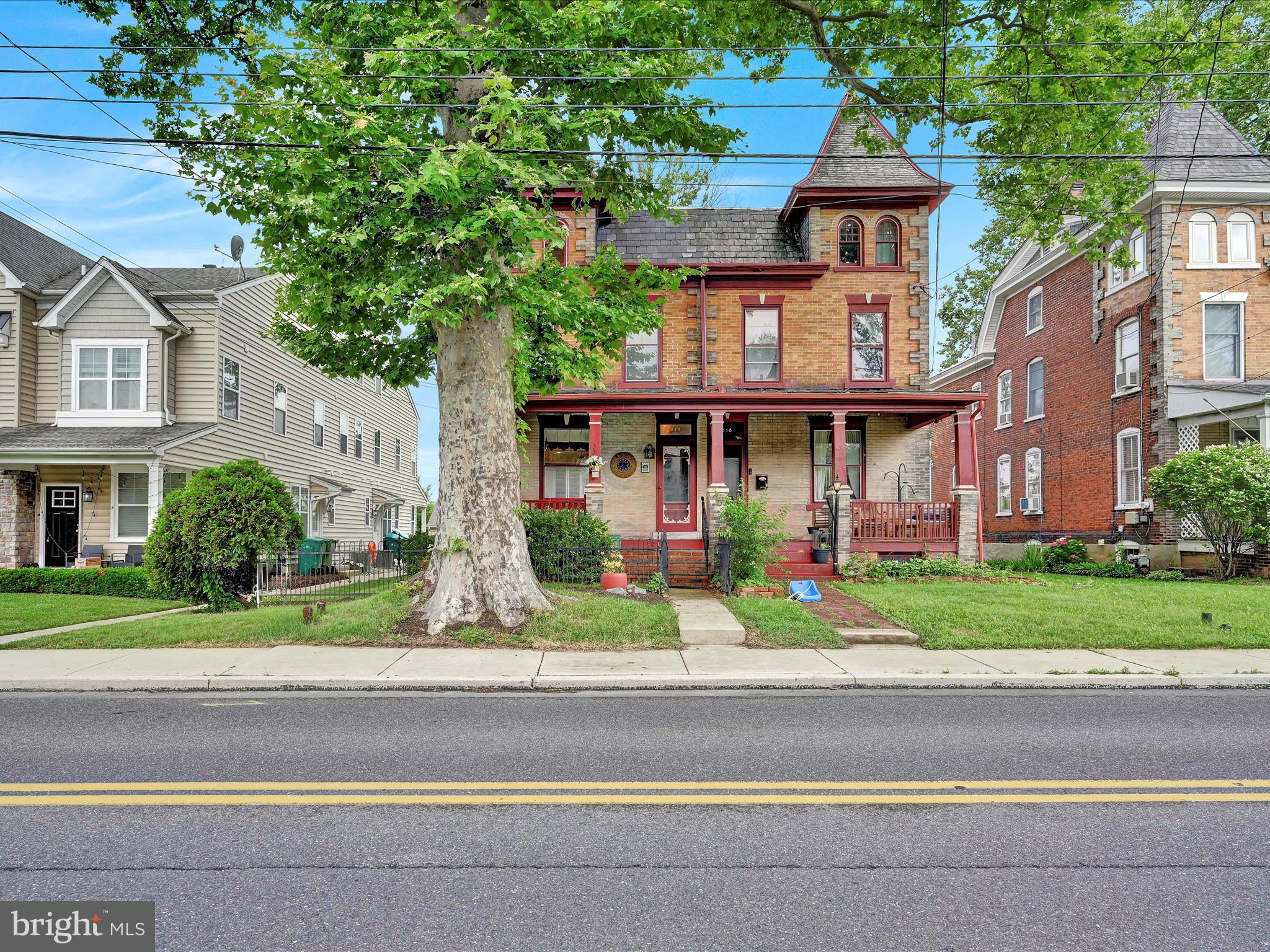320 W WALNUT STREET
