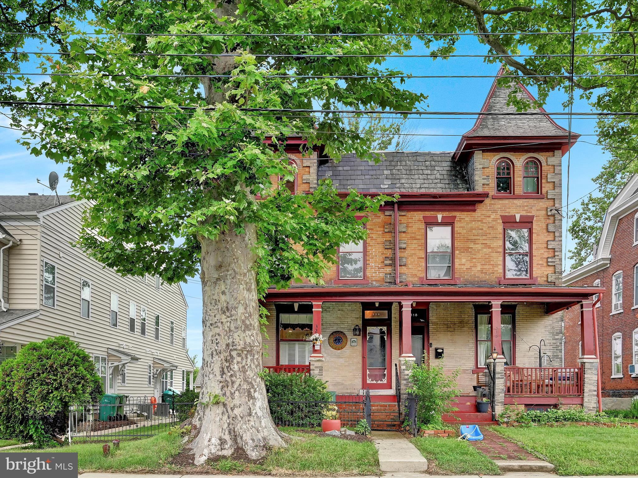 320 W WALNUT STREET