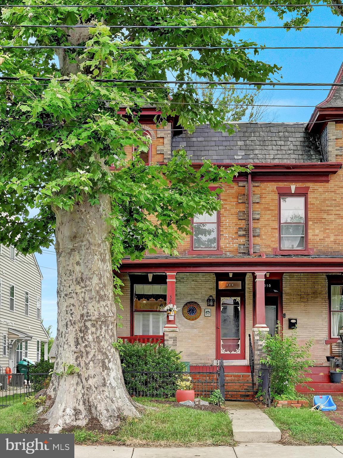 320 W WALNUT STREET