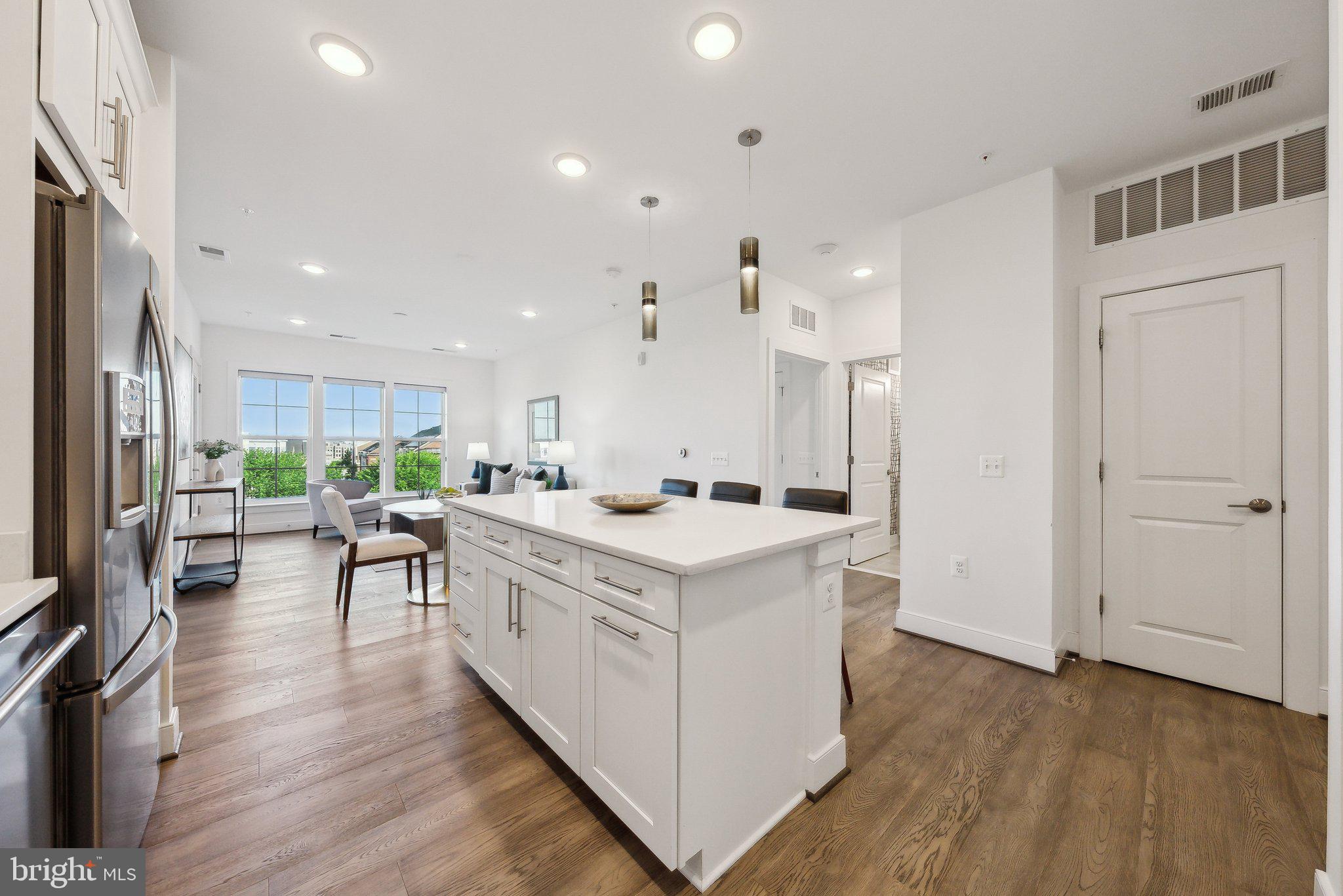 210 DECOVERLY DRIVE 407