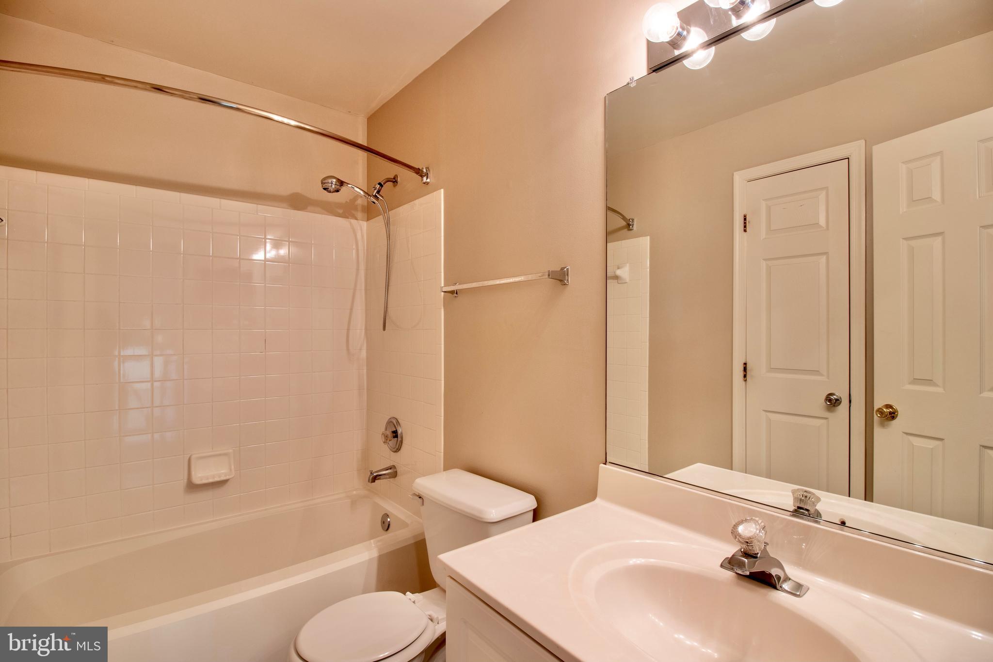 ISLAND CREEK - Residential