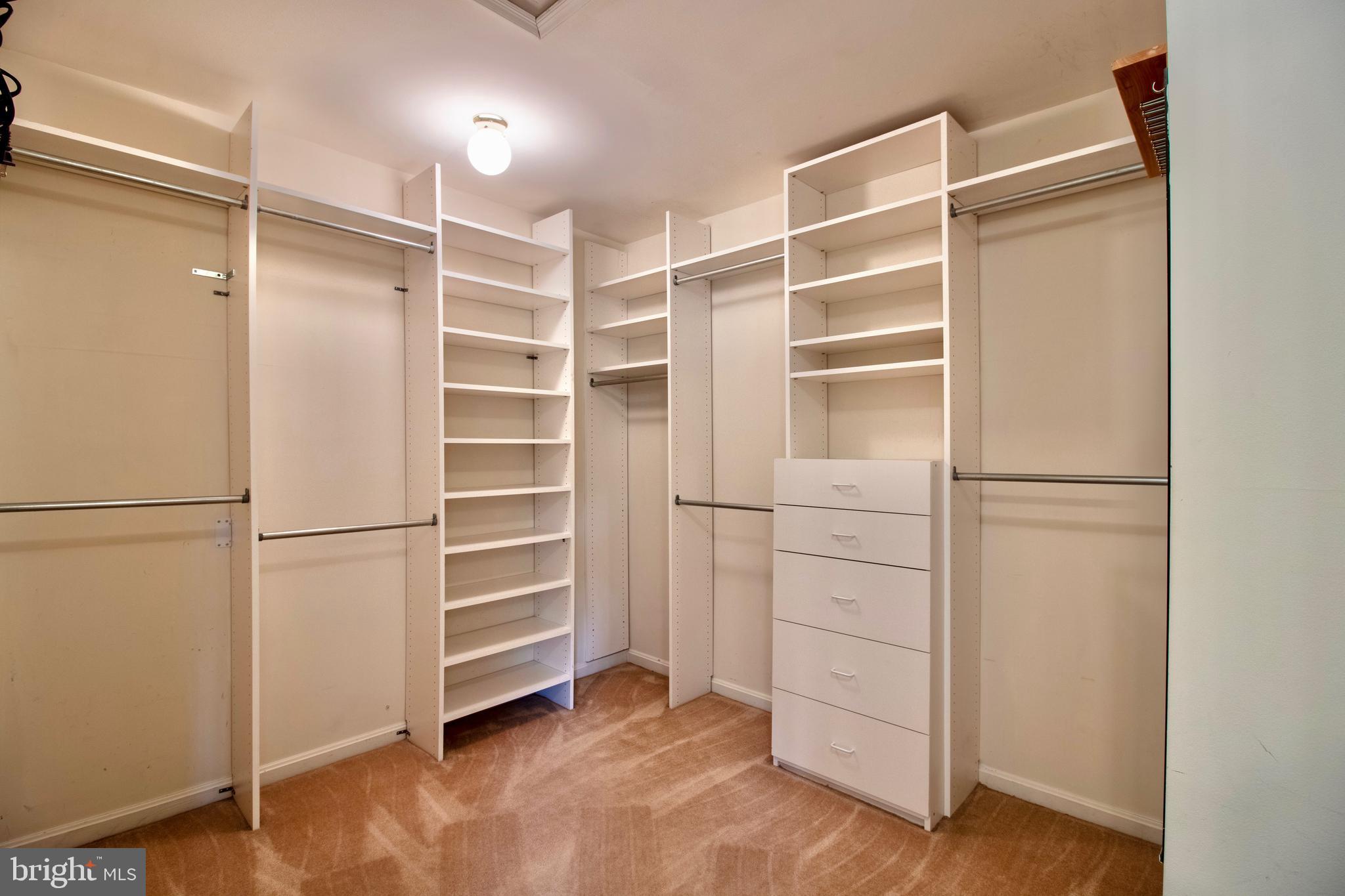 ISLAND CREEK - Residential