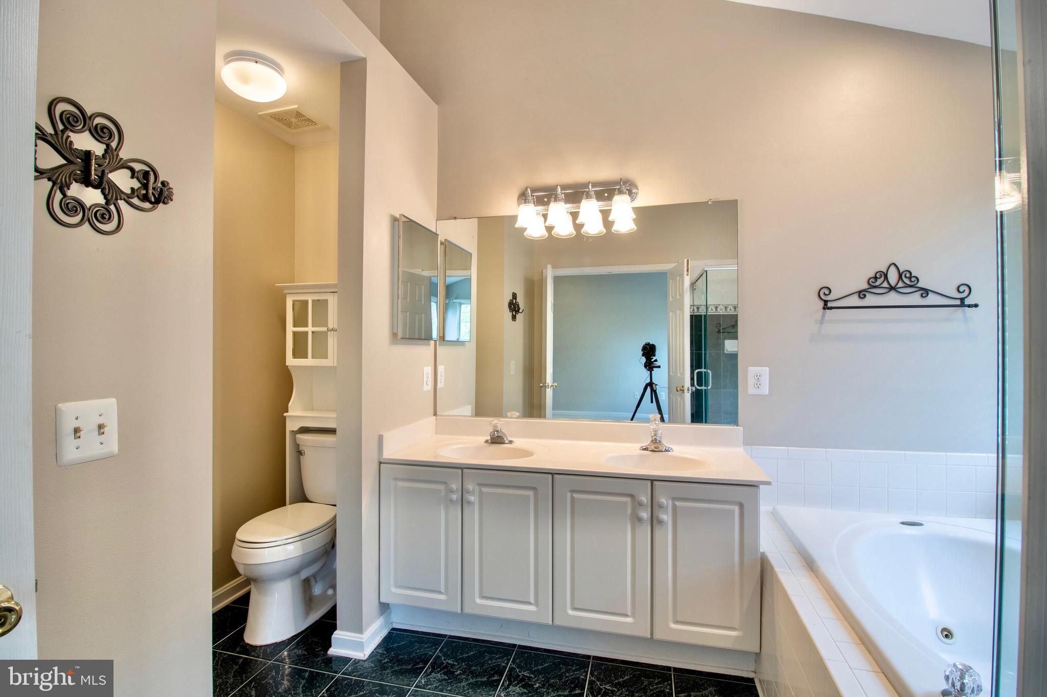 ISLAND CREEK - Residential