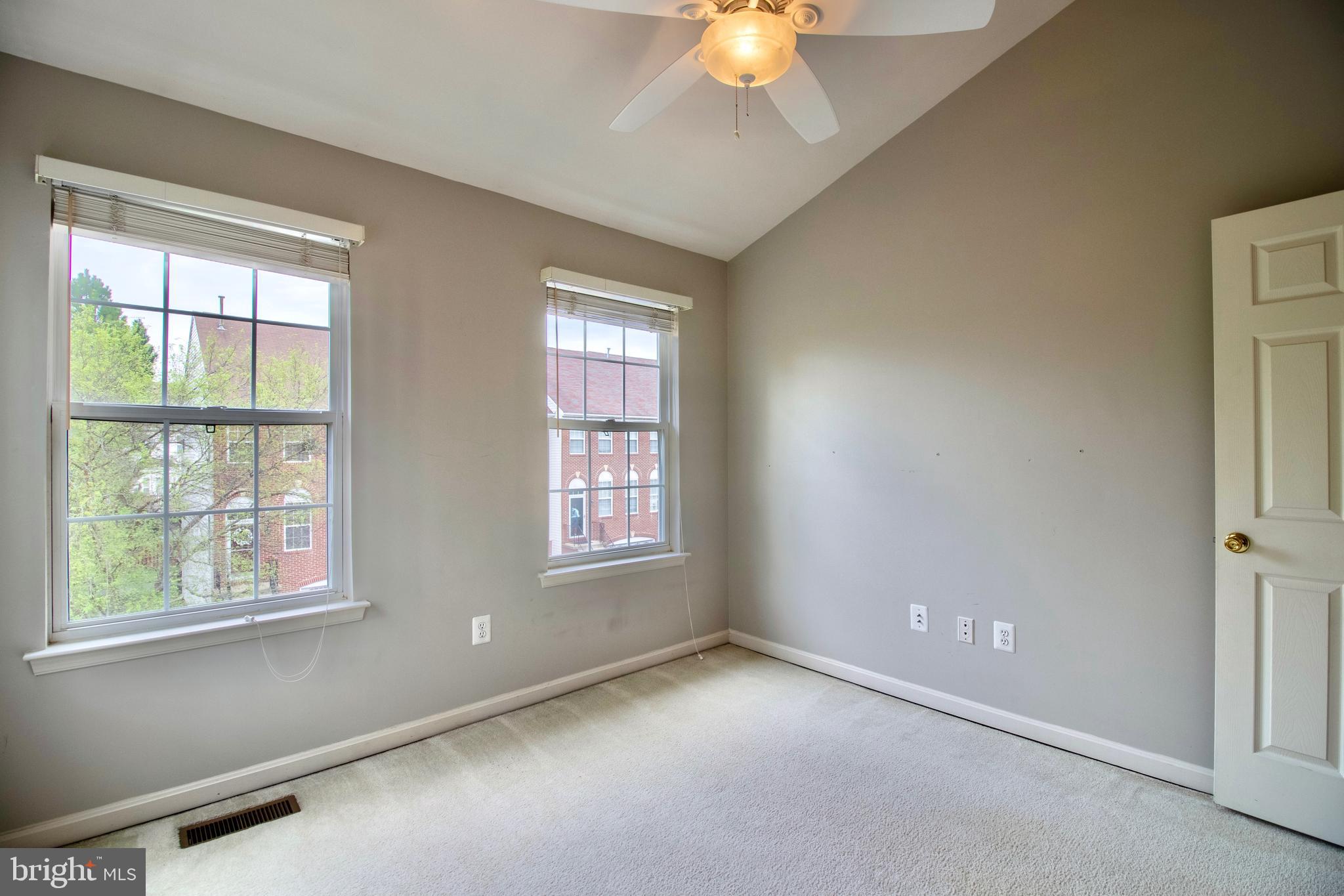 ISLAND CREEK - Residential