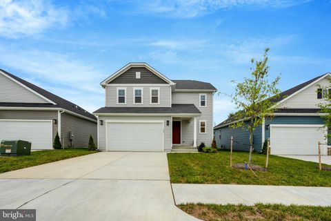 Photo of 102 Midsummer Lane, MIDDLETOWN, VA 22645 (MLS # VAFV2035270)