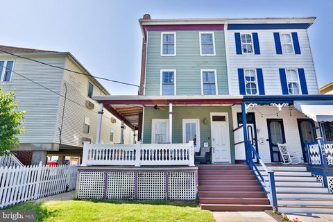 Townhouse For Sale - 824 Stockton Avenue<br/> CAPE MAY, NJ 08204