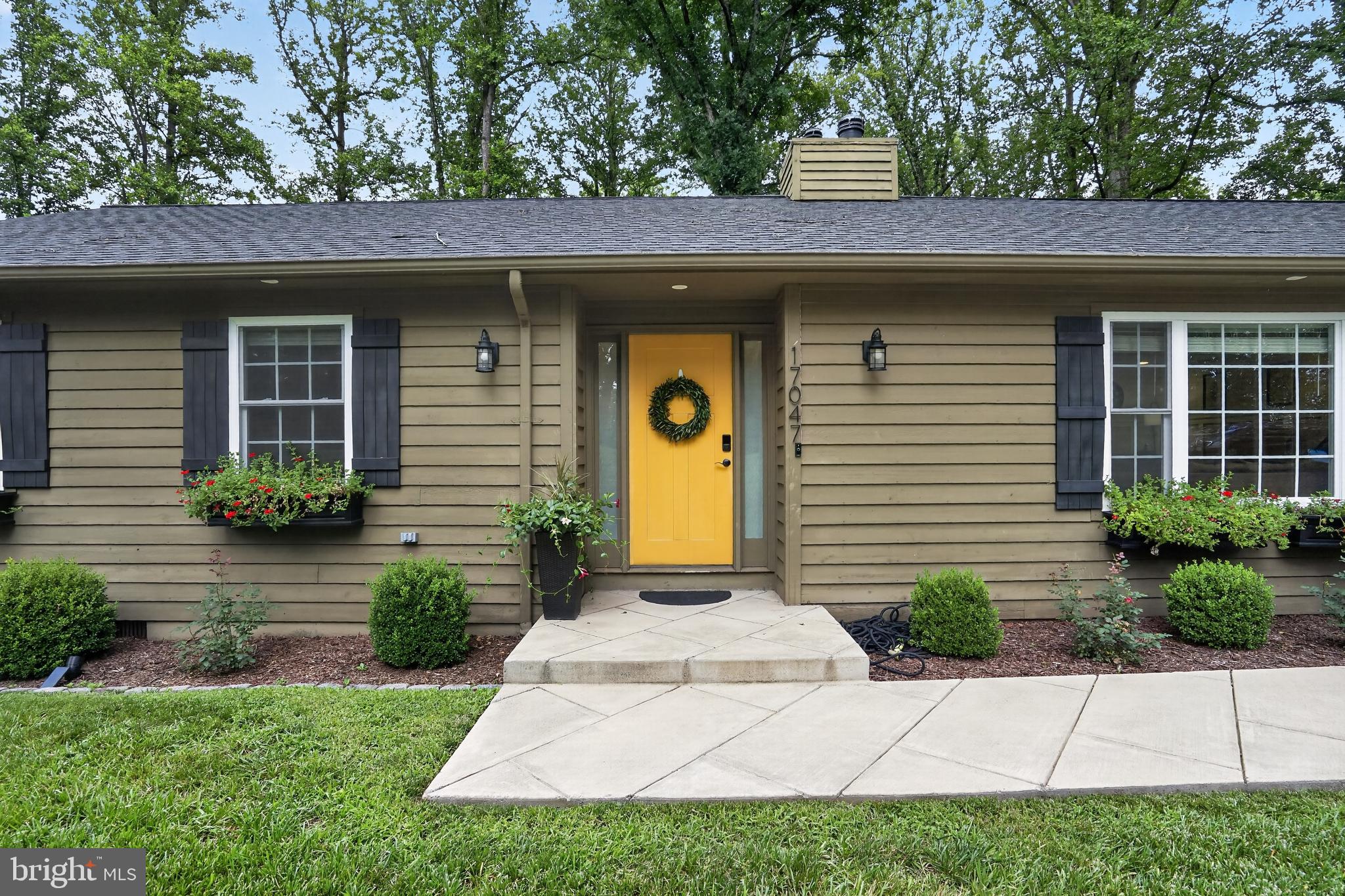 17047 GLENMORE COURT