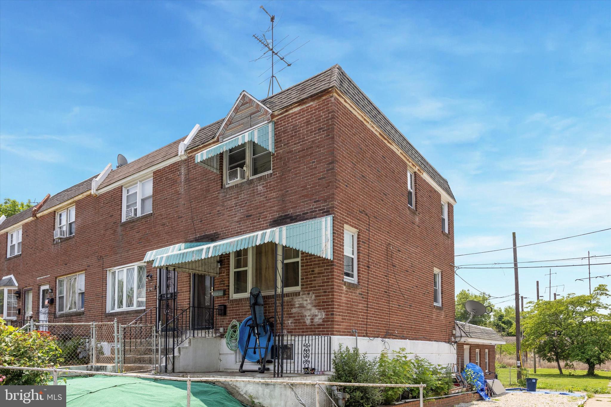 For Sale – 630 Colwyn Ave, Darby, PA
Well-Cared-For End-of-Row Corner Home with Bonus Yard Space!
Welcome to 630 Colwyn Ave – a charming and well-maintained 2-bedroom, 1.5-bathroom end-of-row townhome situated on a desirable corner lot in Darby. This home offers added privacy, a spacious side yard with plenty of potential for outdoor living or gardening, and sits on a quiet, residential block.
Step inside to find a bright and inviting layout with comfortable living and dining areas, complemented by a partially finished basement—ideal for a bonus room, office, or additional storage space. The home has been thoughtfully cared for and is move-in ready while offering the opportunity for cosmetic updates to make it your own.
Whether you're a first-time homebuyer, investor, or looking to downsize, 630 Colwyn Ave is a solid option in a convenient location close to public transportation, schools, and shopping.
Don’t miss this affordable opportunity with outdoor space and extra privacy! Schedule your showing today.