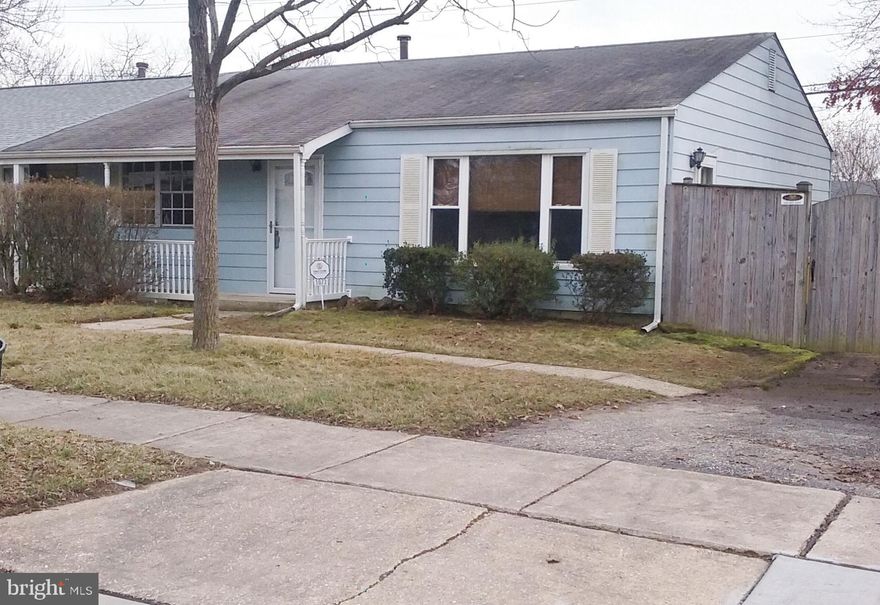 Cute and ready to go...... Sellers have installed new carpeting throughout. Spacious eat-in kitchen. Updated appliances, including brand new refrigerator. Front porch and fenced in back yard.