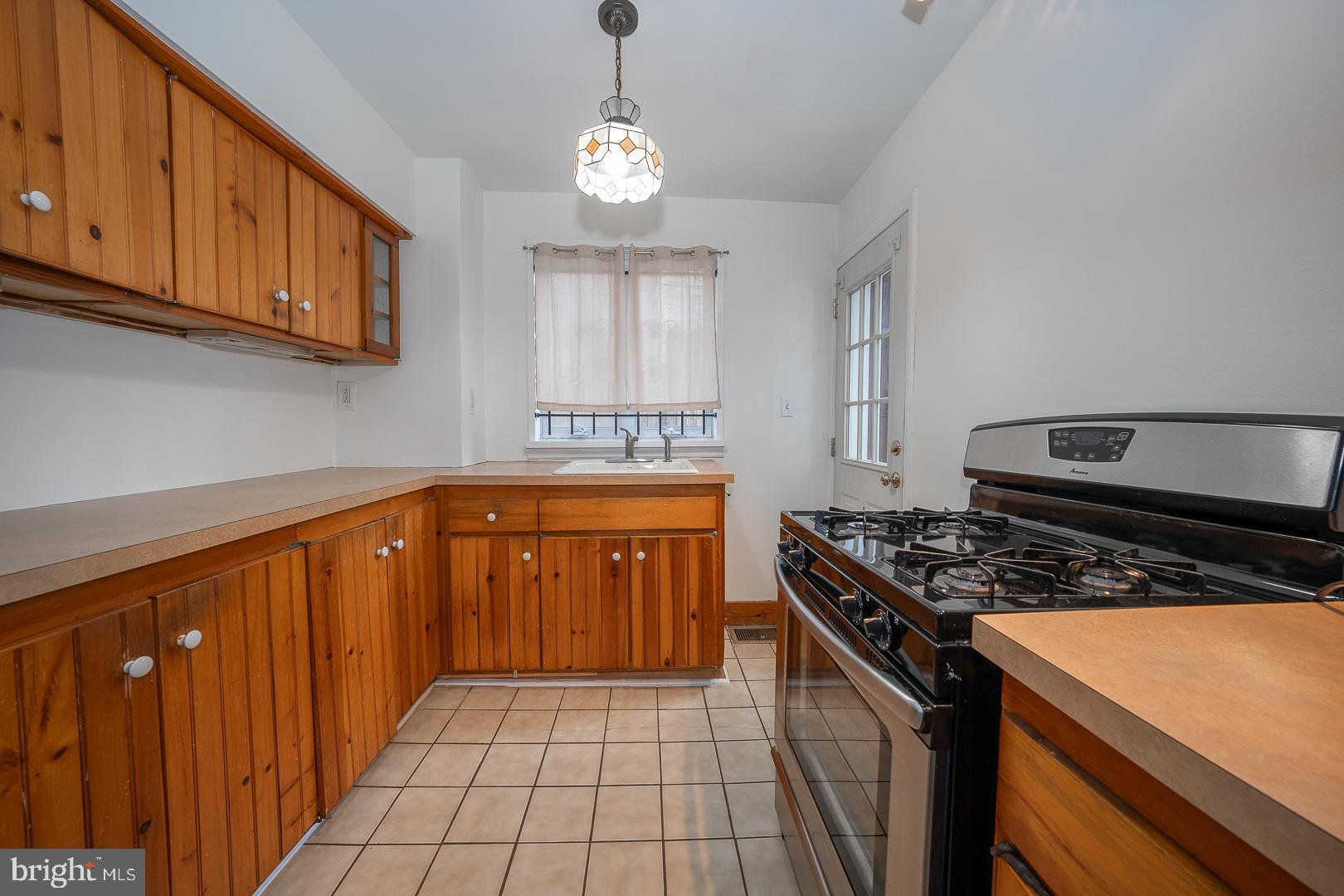 SPRING ARTS - Residential Lease