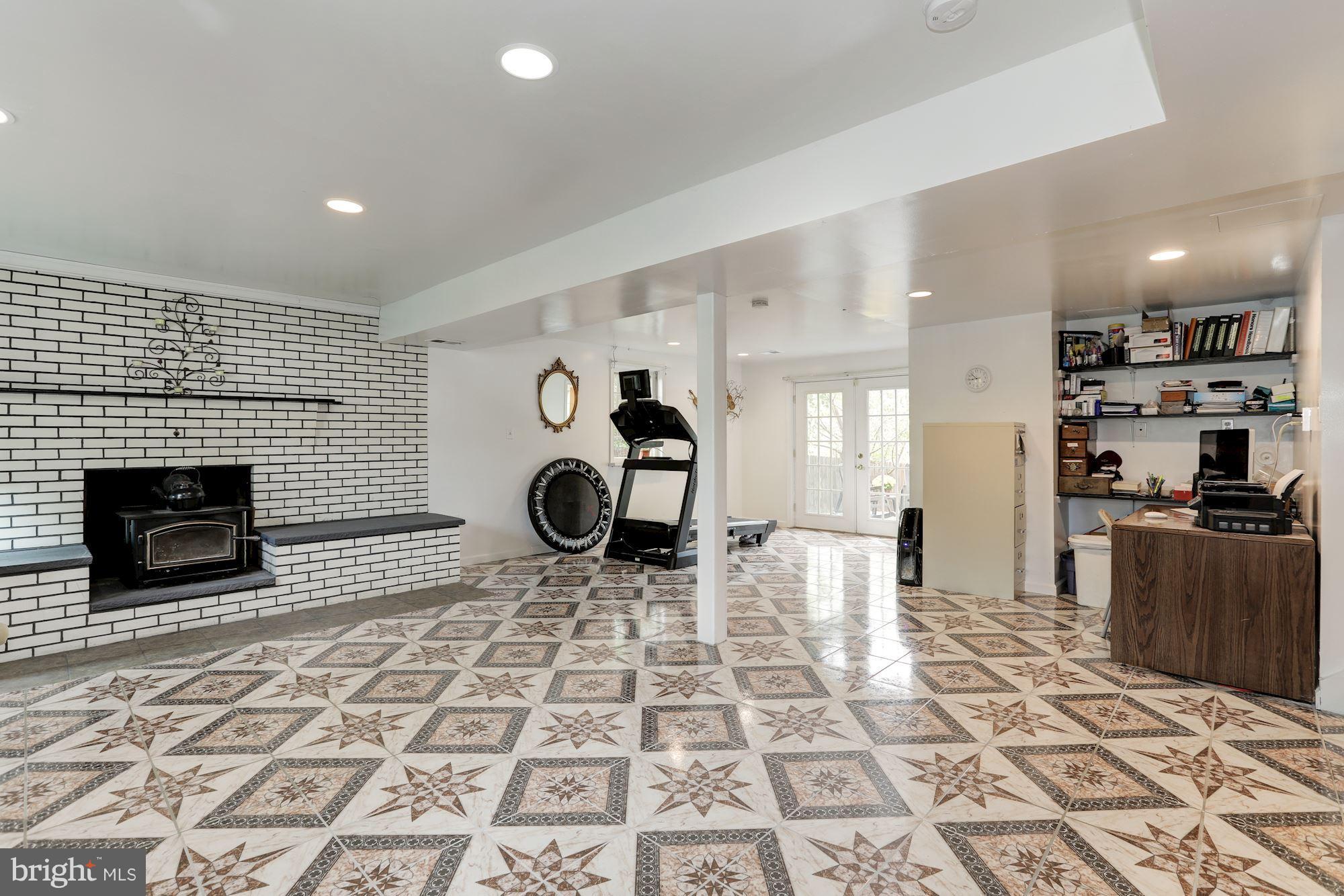 WEST VIEW - Residential