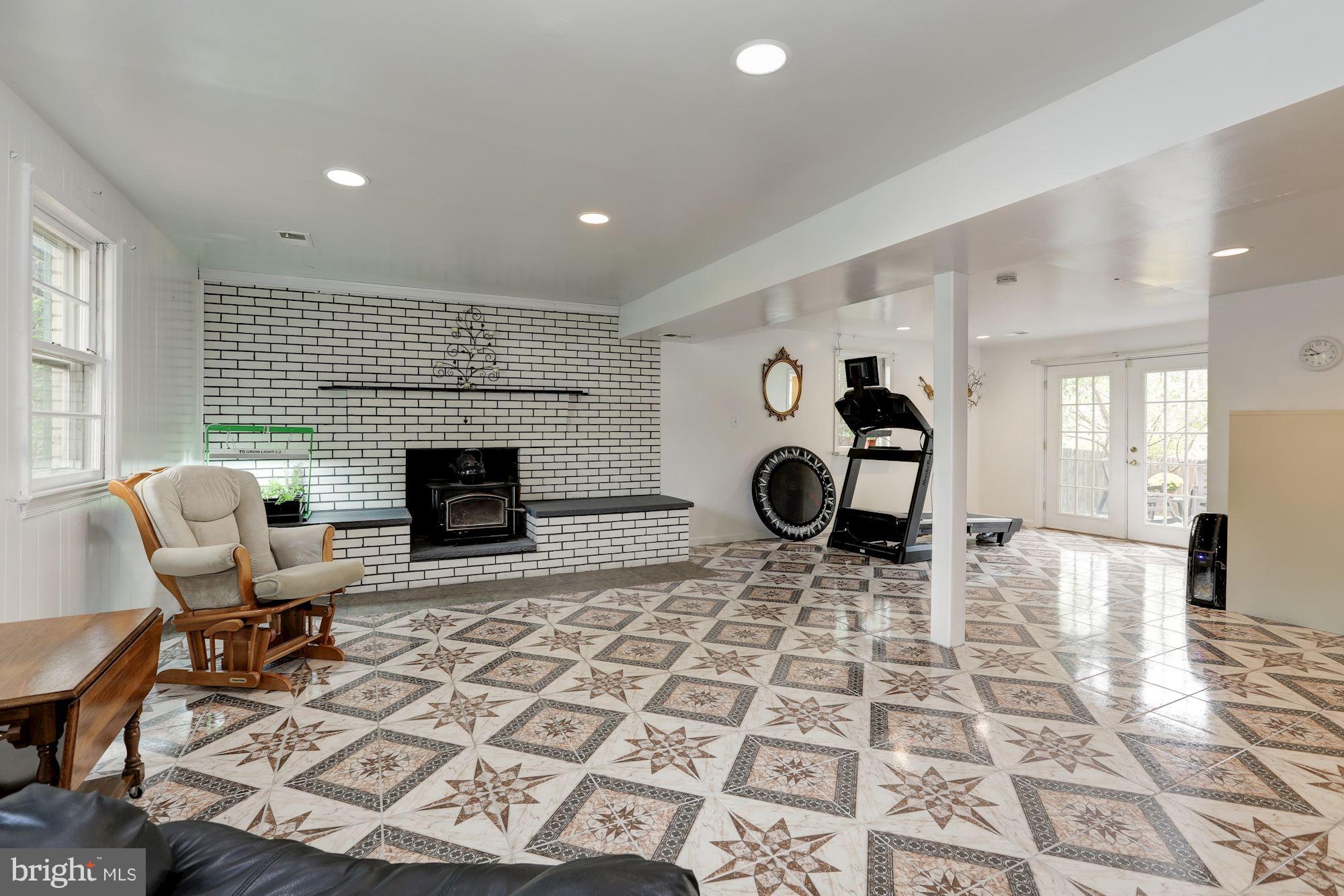 WEST VIEW - Residential