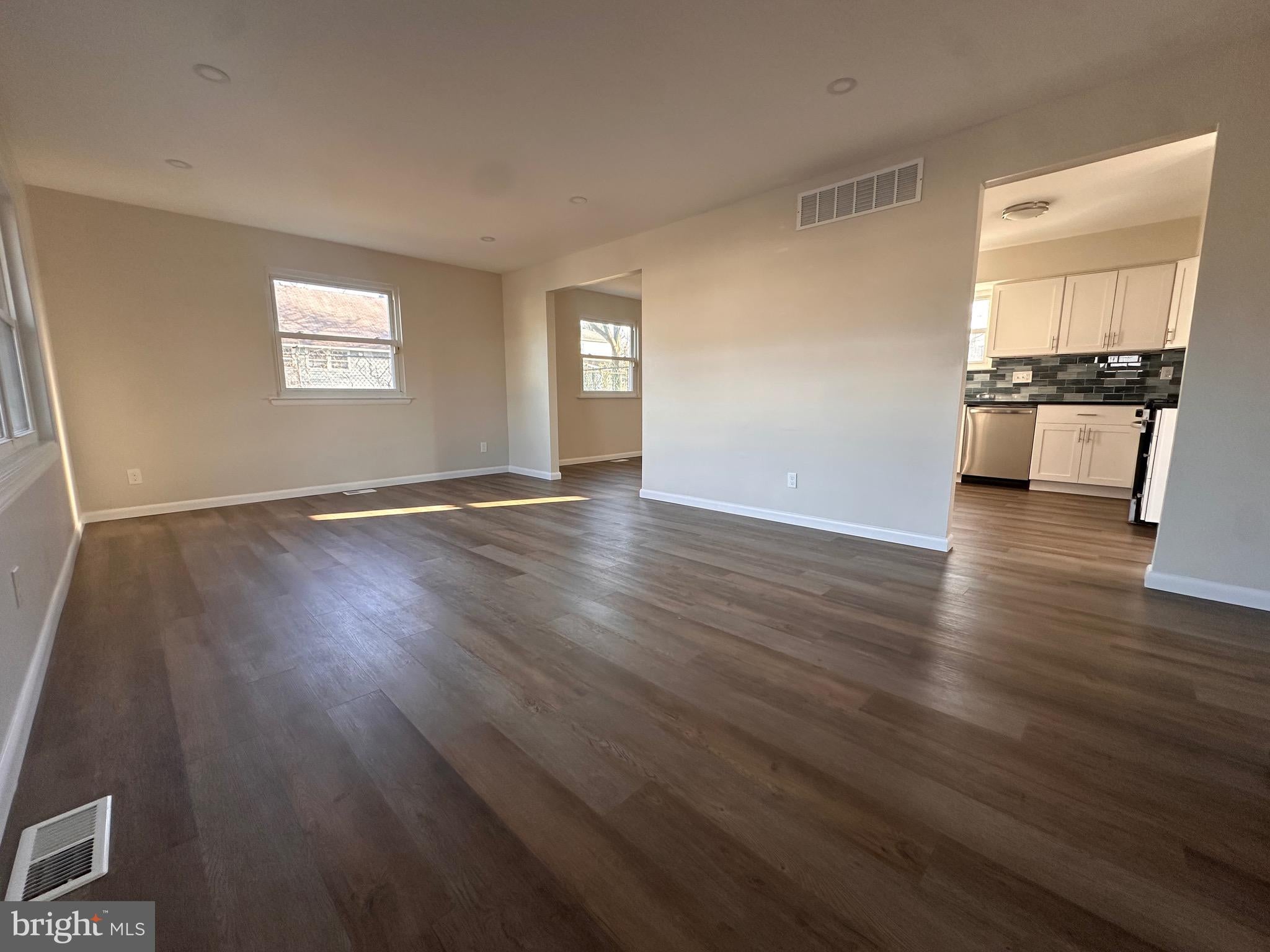 225 VELDE AVENUE
