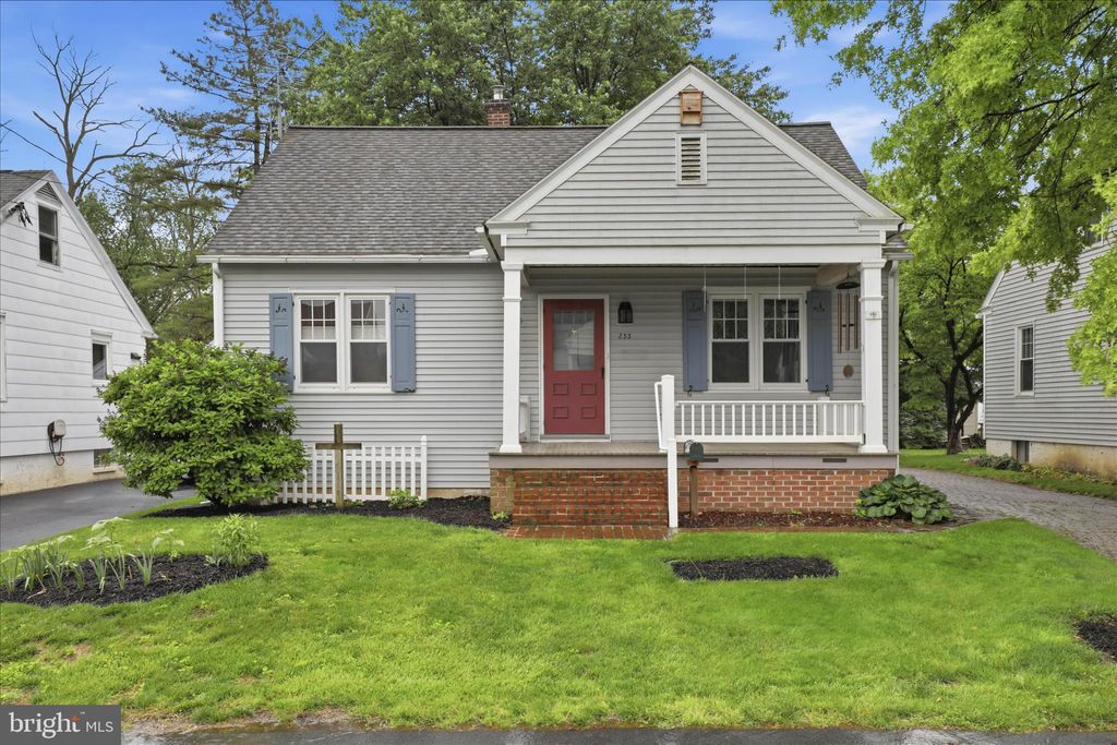 Photo of 233 E Ferdinand Street, MANHEIM, PA 17545 (MLS # PALA2088234)