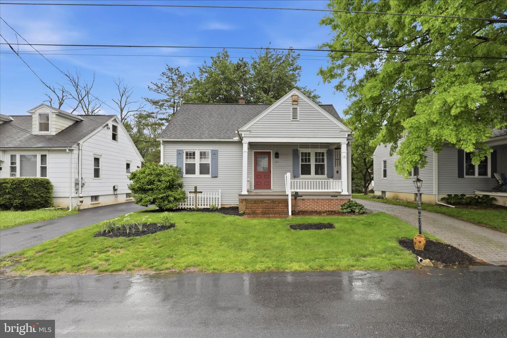 Photo of 233 E Ferdinand Street, MANHEIM, PA 17545 (MLS # PALA2088234)