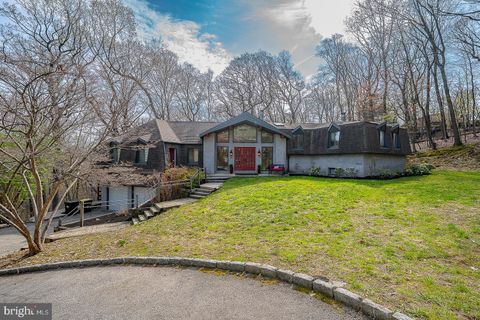 421 WOODLAND CIRCLE WAYNE PA 19087