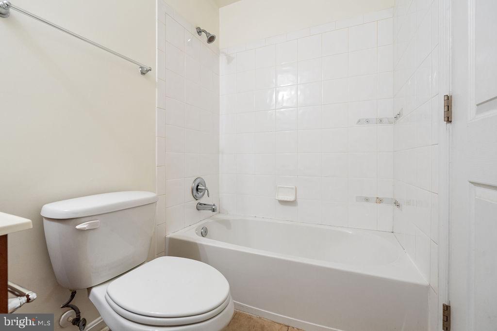 MARLTON TOWN CENTER - Residential Lease