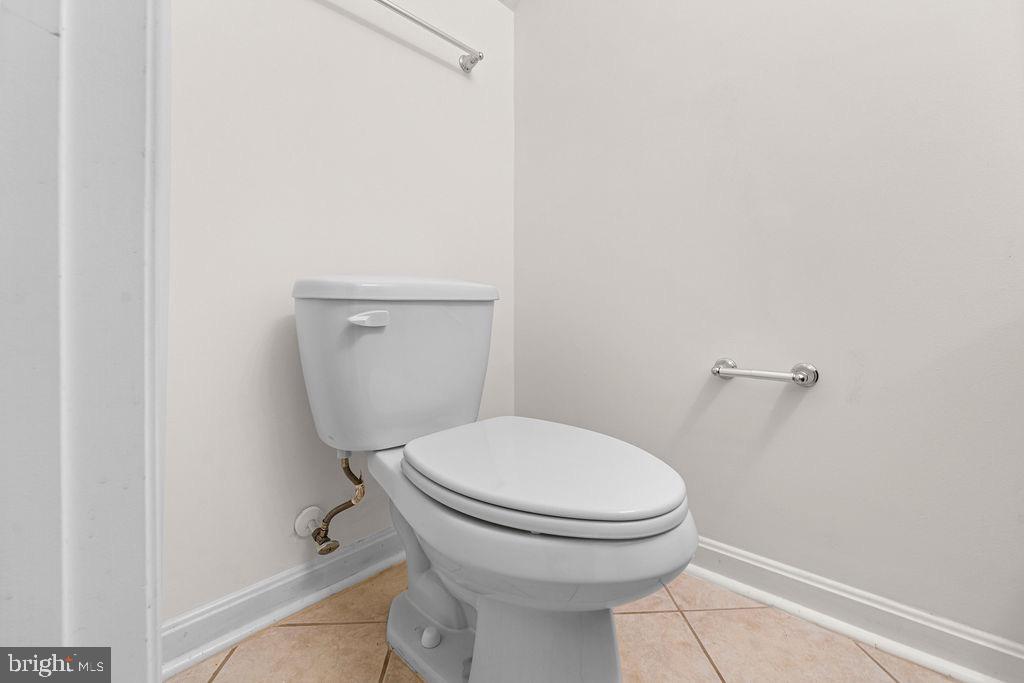 MARLTON TOWN CENTER - Residential Lease