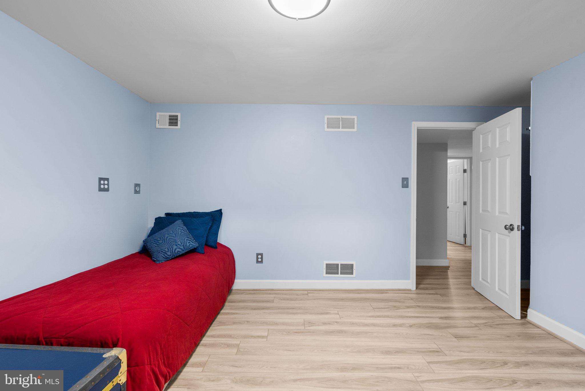 HAMPTON MANOR - Residential