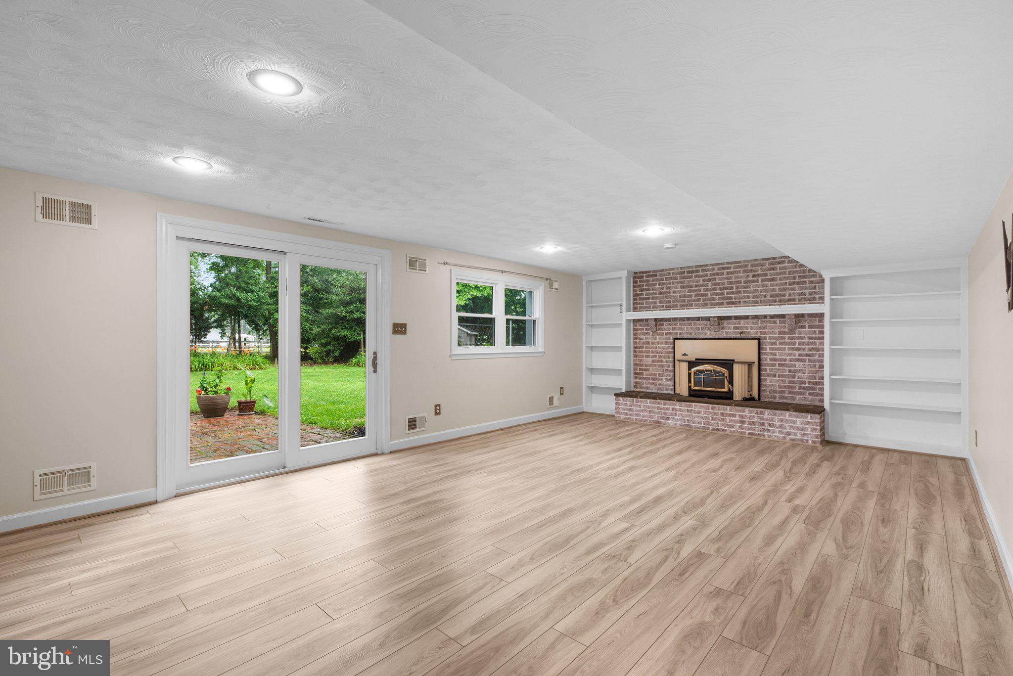 HAMPTON MANOR - Residential