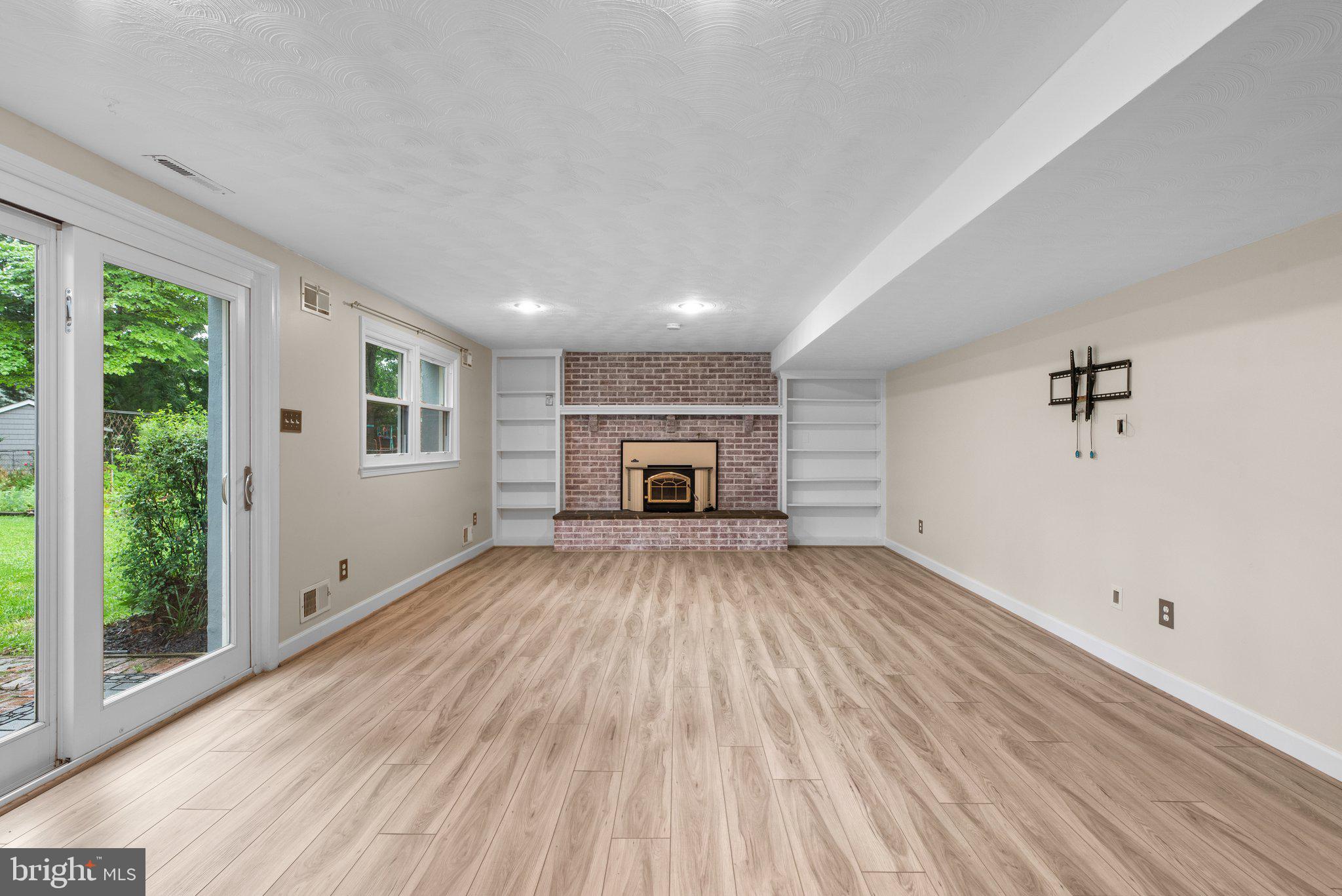 HAMPTON MANOR - Residential