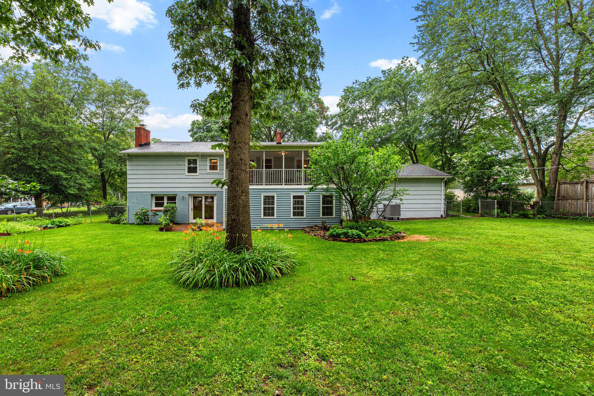 HAMPTON MANOR - Residential