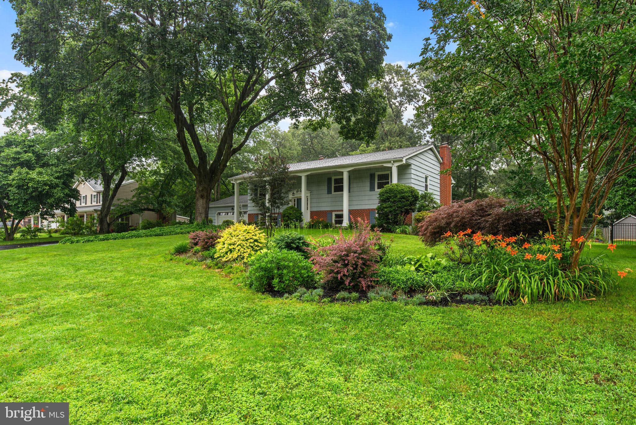 HAMPTON MANOR - Residential