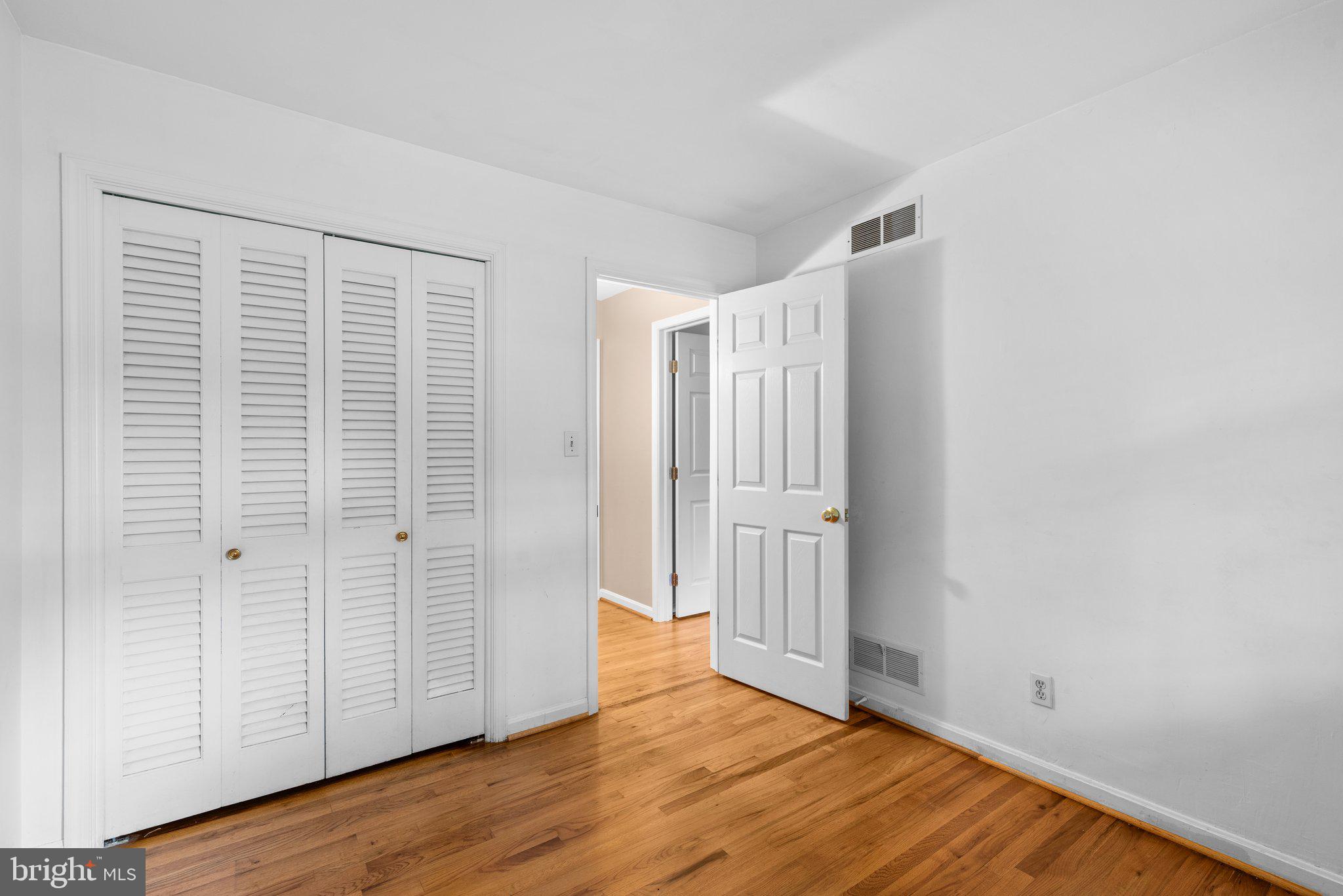 HAMPTON MANOR - Residential