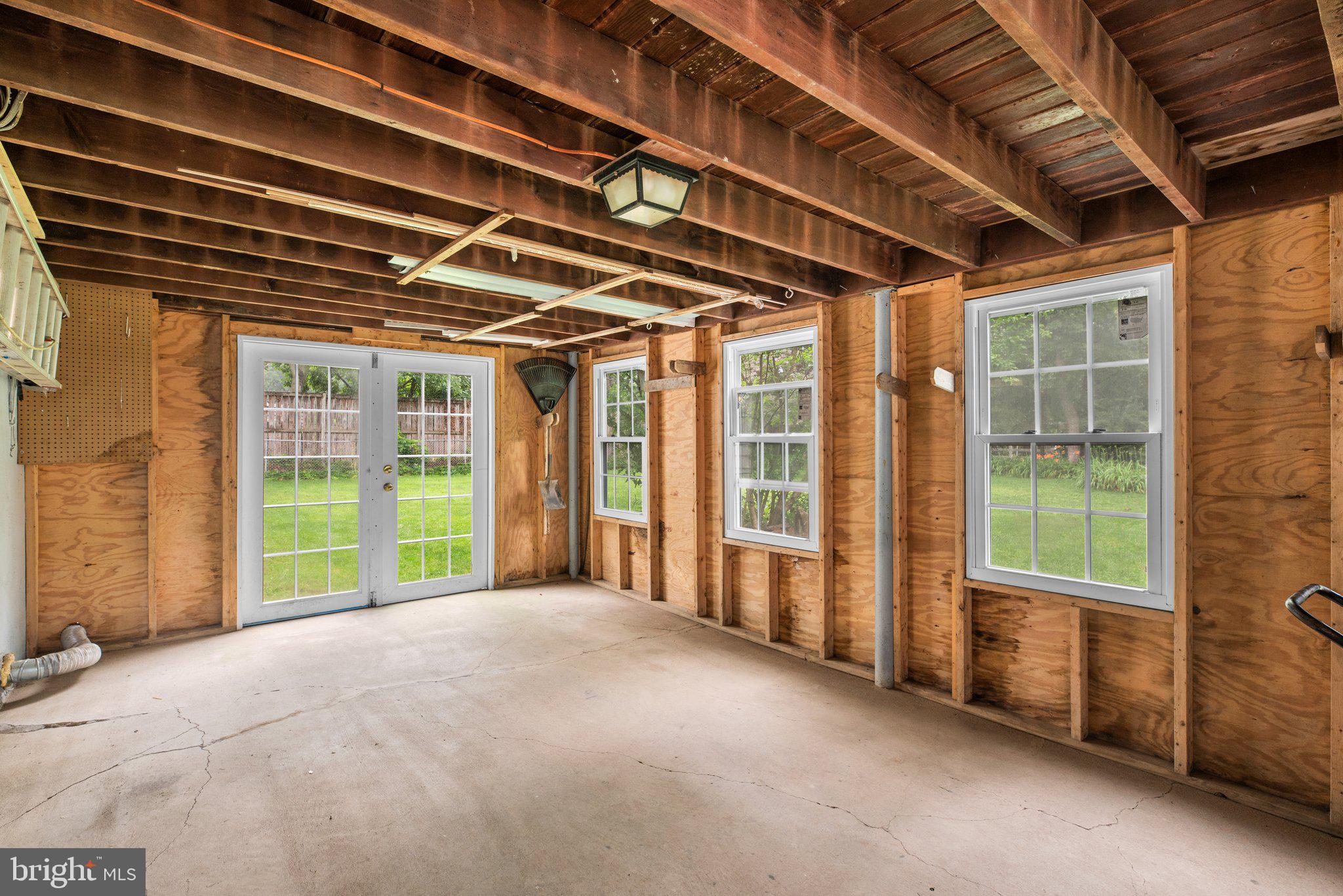 HAMPTON MANOR - Residential