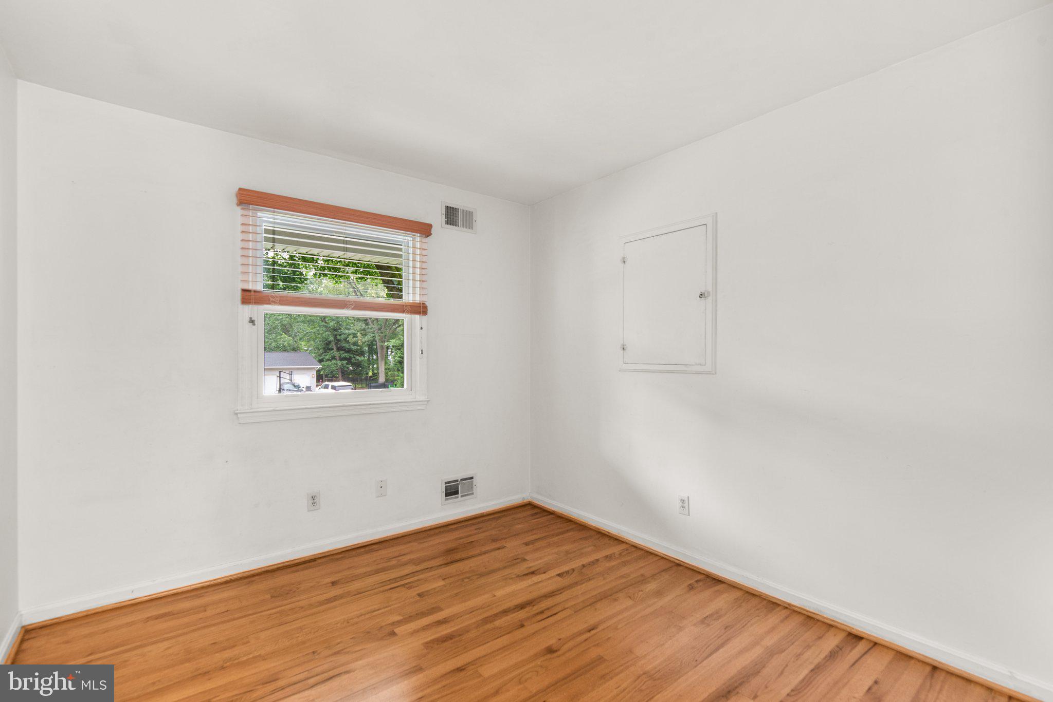 HAMPTON MANOR - Residential