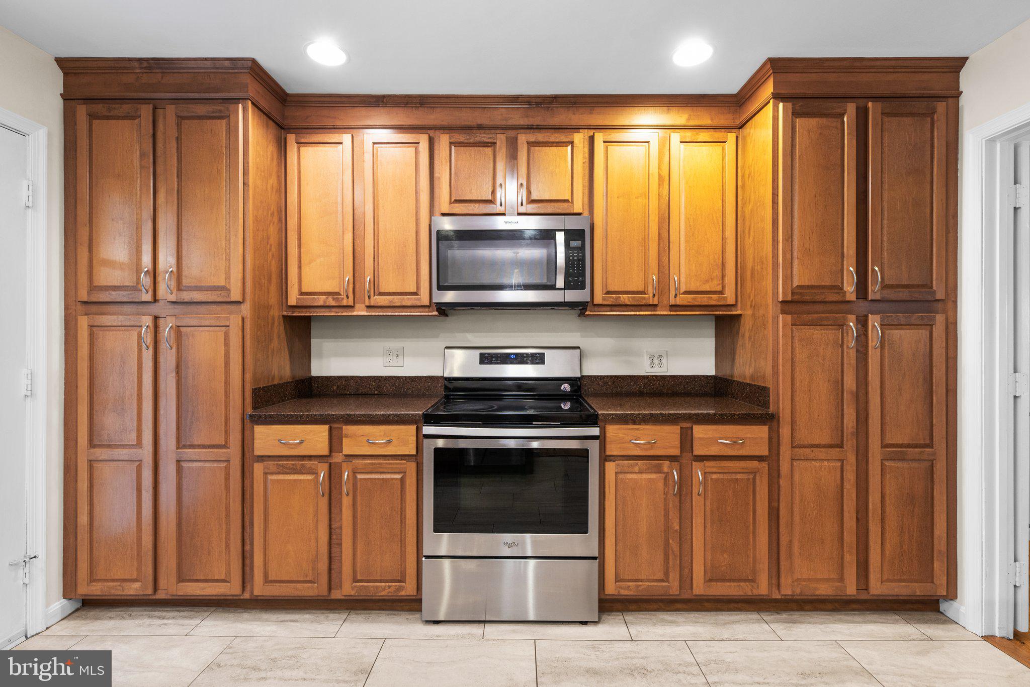 HAMPTON MANOR - Residential