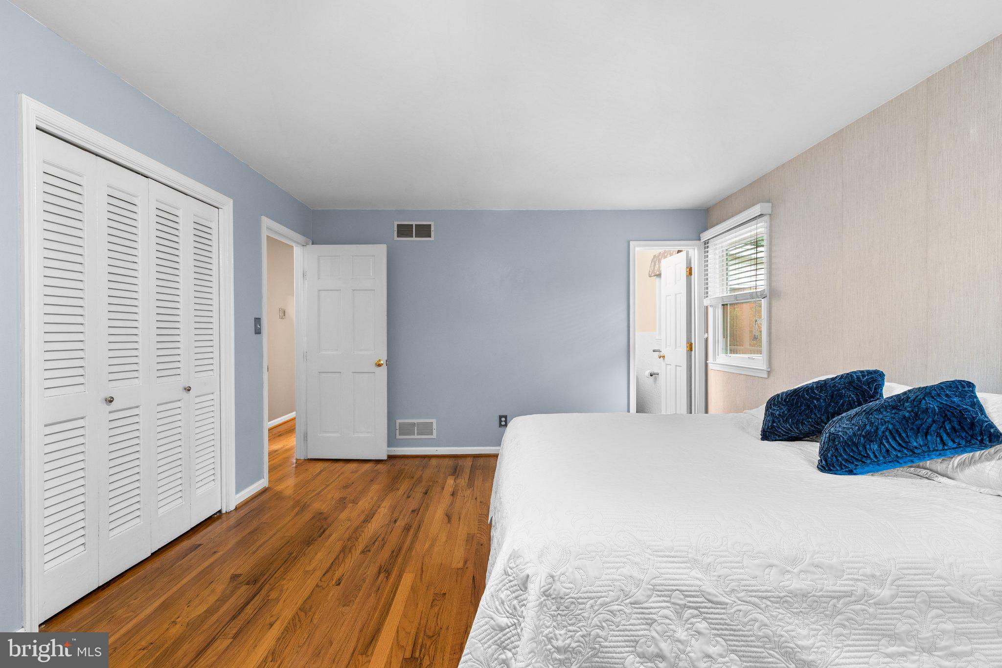 HAMPTON MANOR - Residential