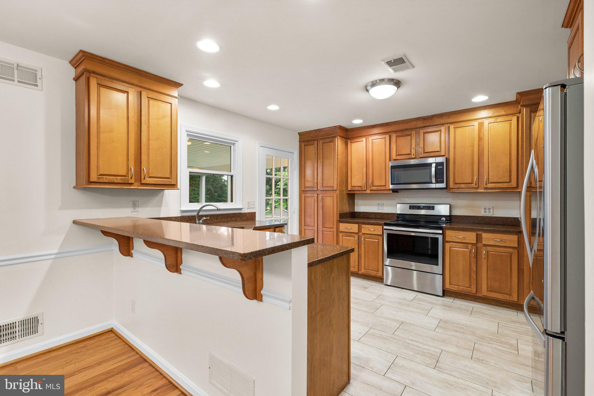 HAMPTON MANOR - Residential