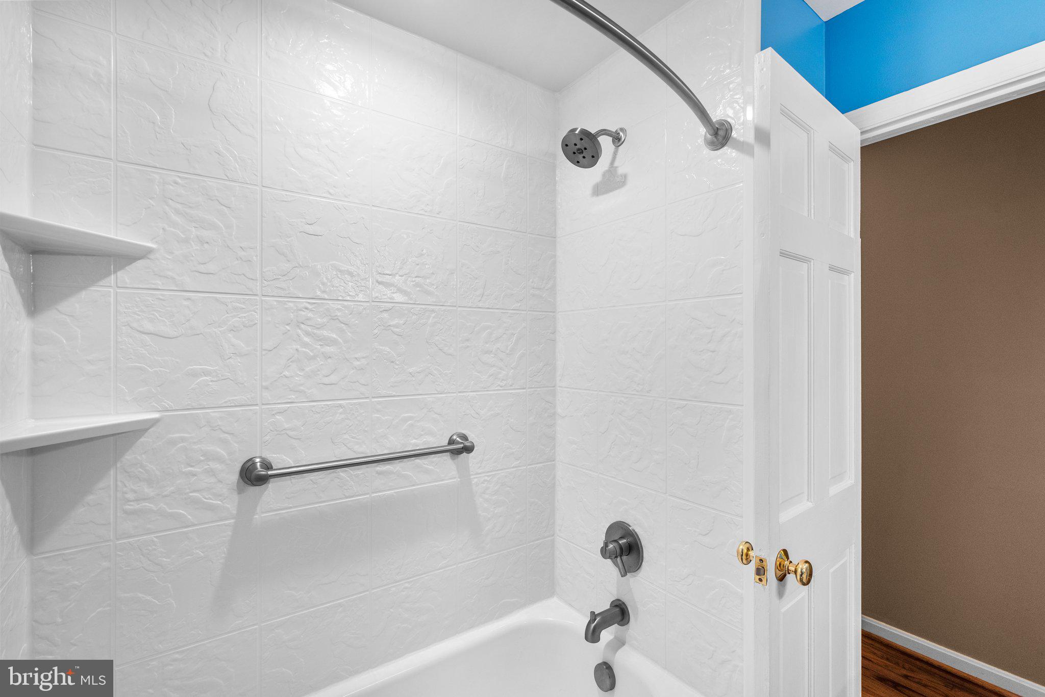 HAMPTON MANOR - Residential