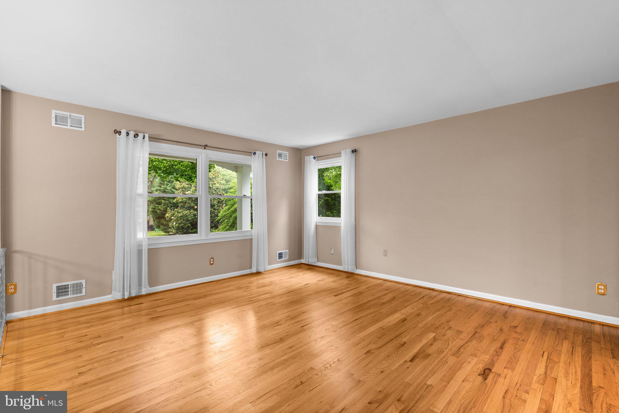 HAMPTON MANOR - Residential