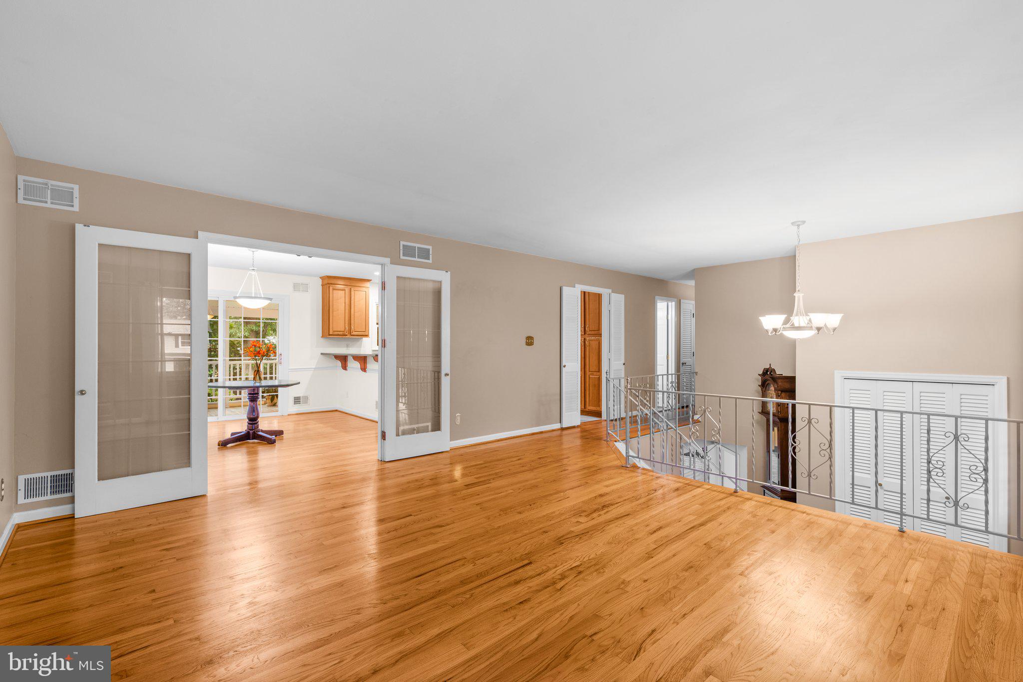 HAMPTON MANOR - Residential